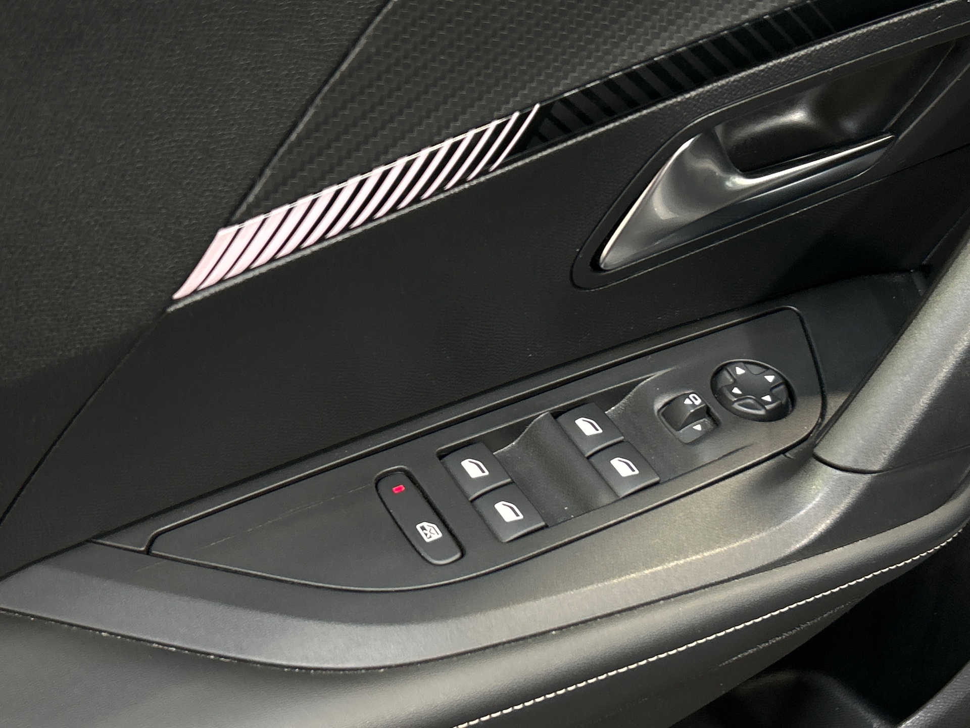 PEUGEOT 2008 ALLURE PURETECH 100 S&S BVM6