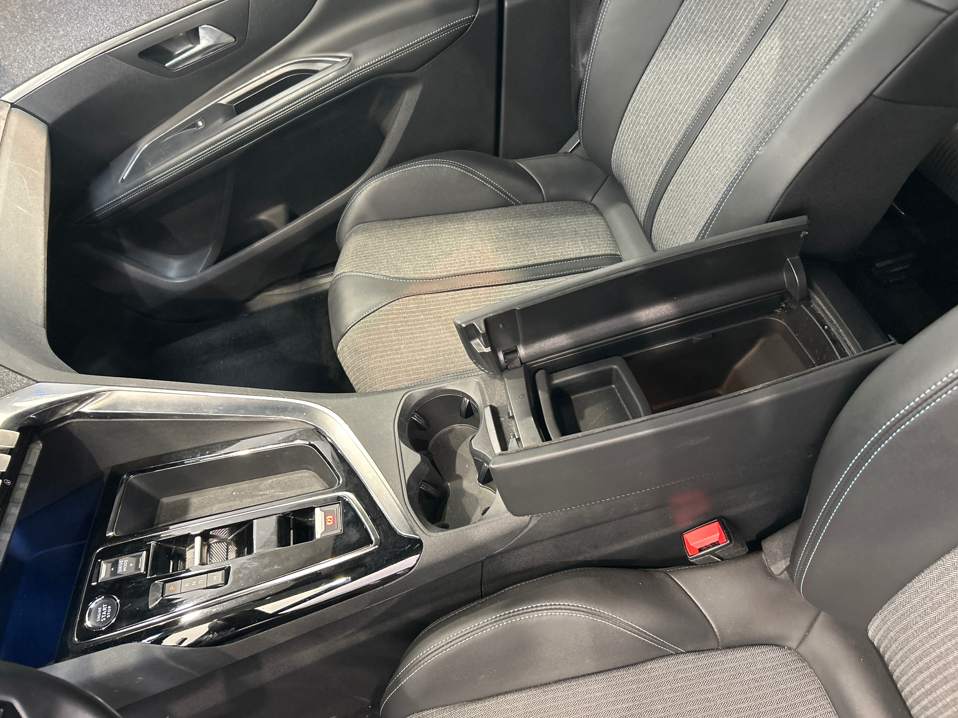 PEUGEOT 5008 ALLURE PK BHDI 130 S&S EAT8