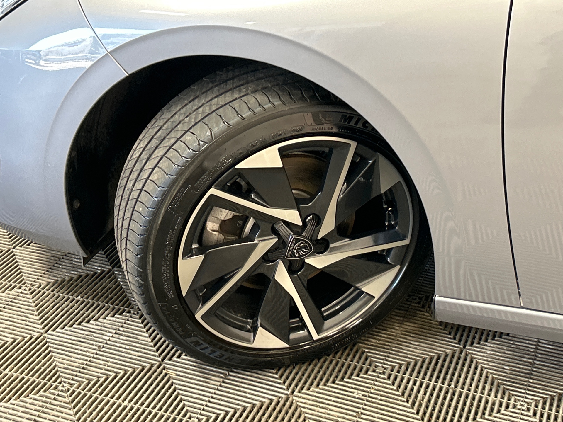 PEUGEOT 308 SW SW Allure Hybrid 145 ch e-DCS6 — expertise