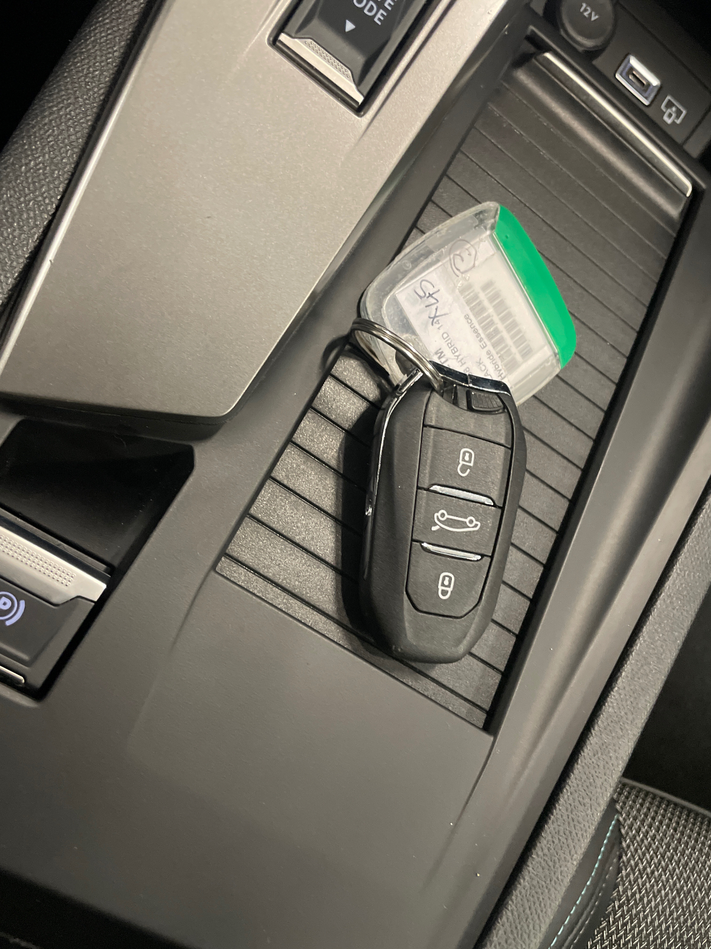 PEUGEOT 408 Allure Hybrid 145 ch e-DCS6 — expertise