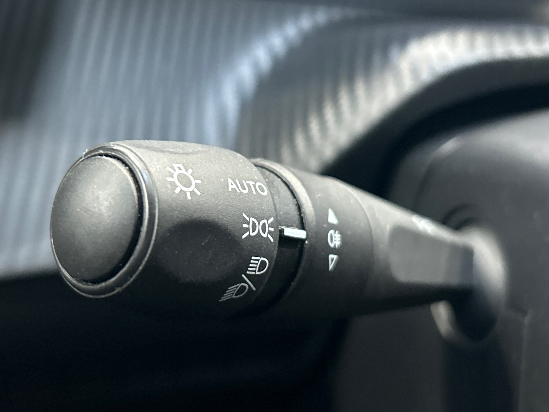 PEUGEOT 2008 ALLURE PURETECH 100 S&S BVM6