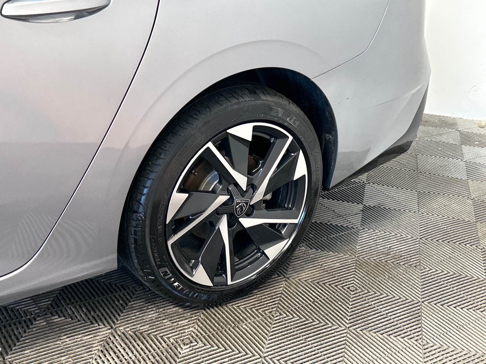 PEUGEOT 308 SW SW Allure Hybrid 145 ch e-DCS6 — expertise
