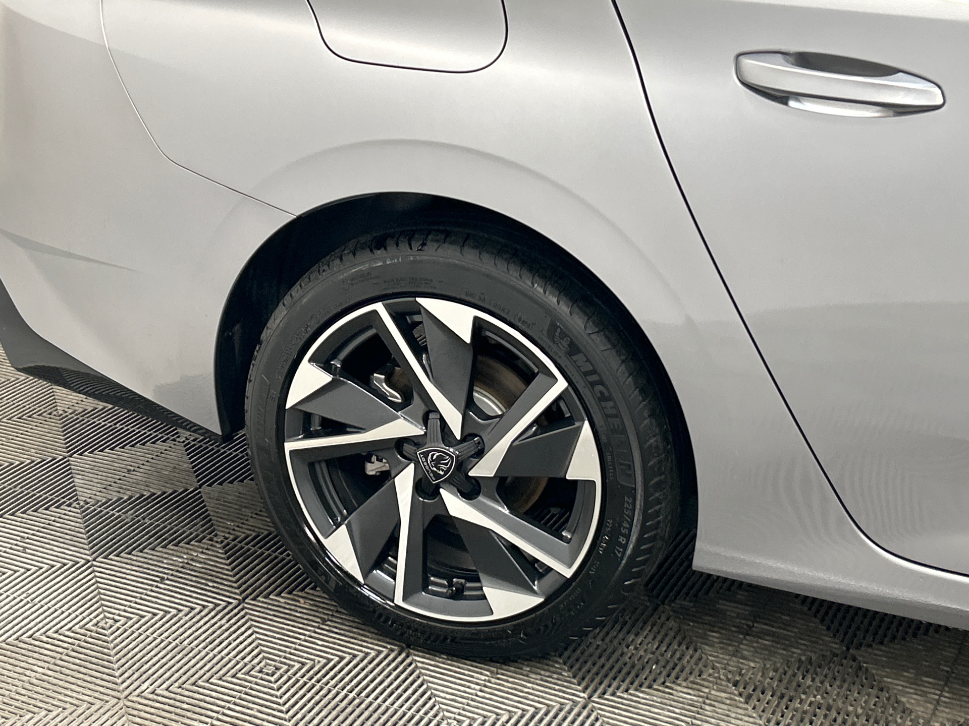 PEUGEOT 308 SW SW Allure Hybrid 145 ch e-DCS6 — expertise