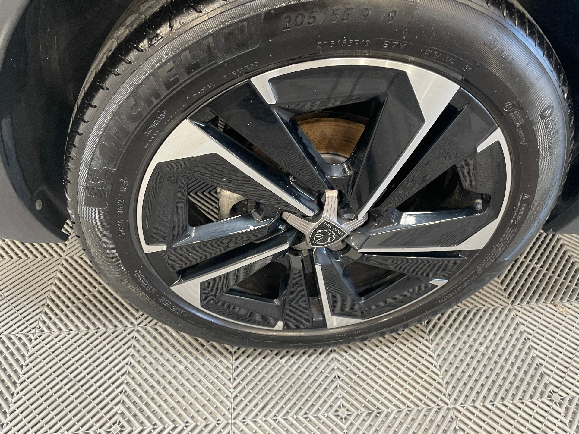 PEUGEOT 408 Hybrid 145 e-DCS6 Allure - 5P — expertise