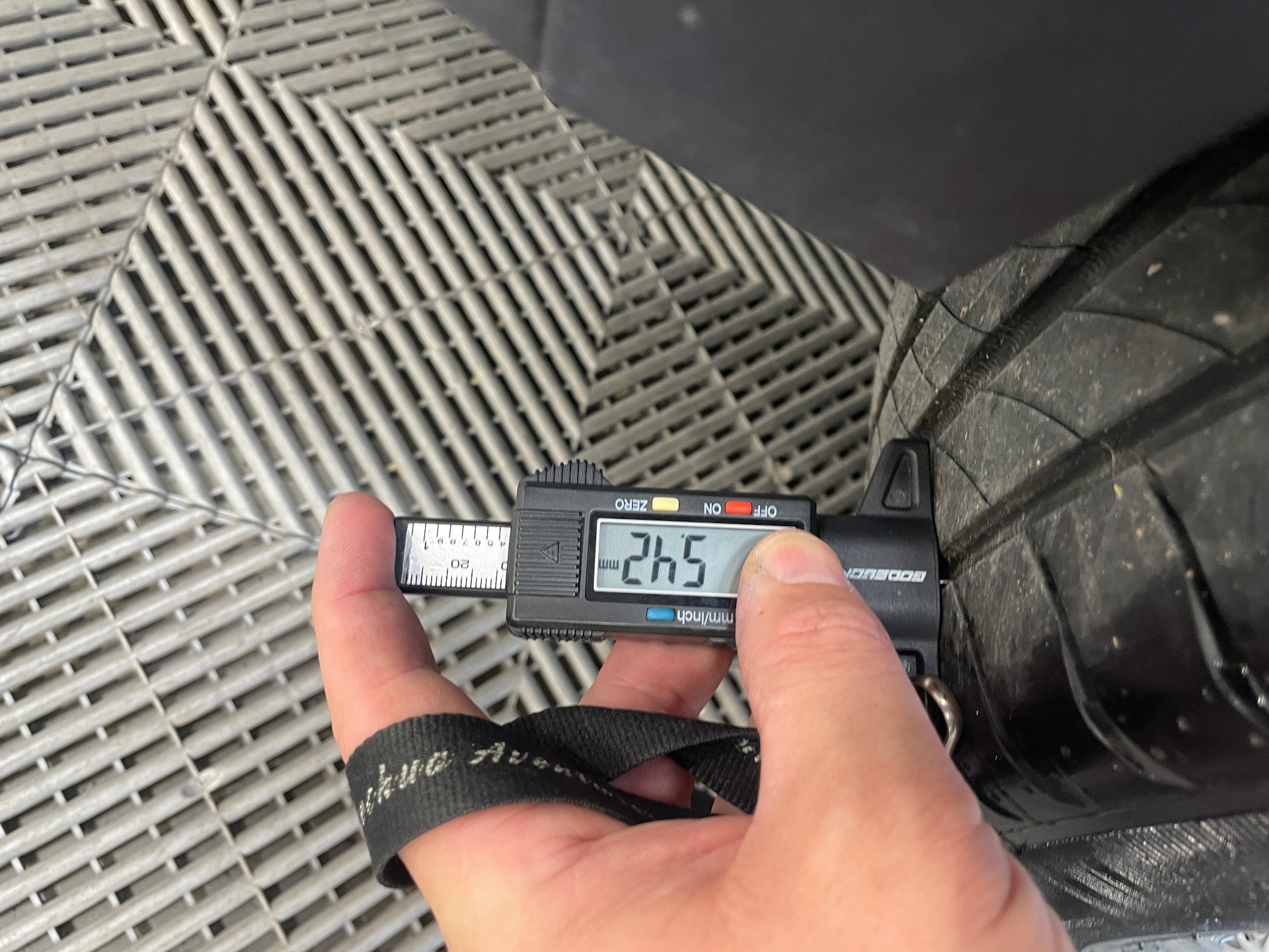 PEUGEOT 408 Hybrid 145 e-DCS6 Allure - 5P — expertise