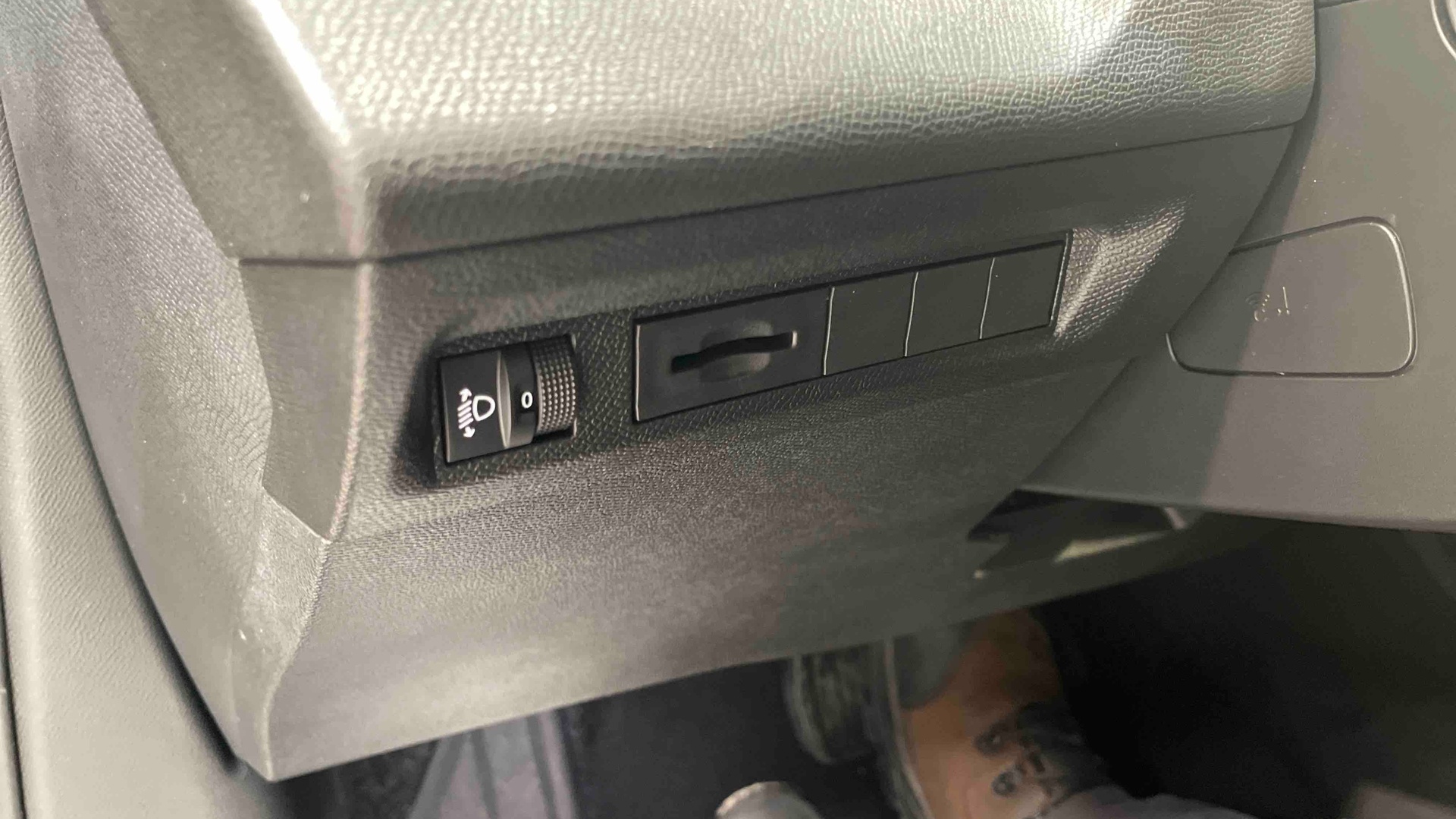 PEUGEOT 408 Hybrid 145 e-DCS6 Allure - 5P