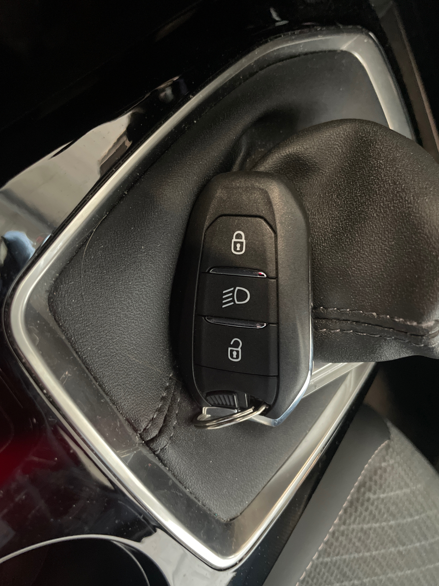 PEUGEOT 2008 ALLURE 100 CH BVM6 — expertise