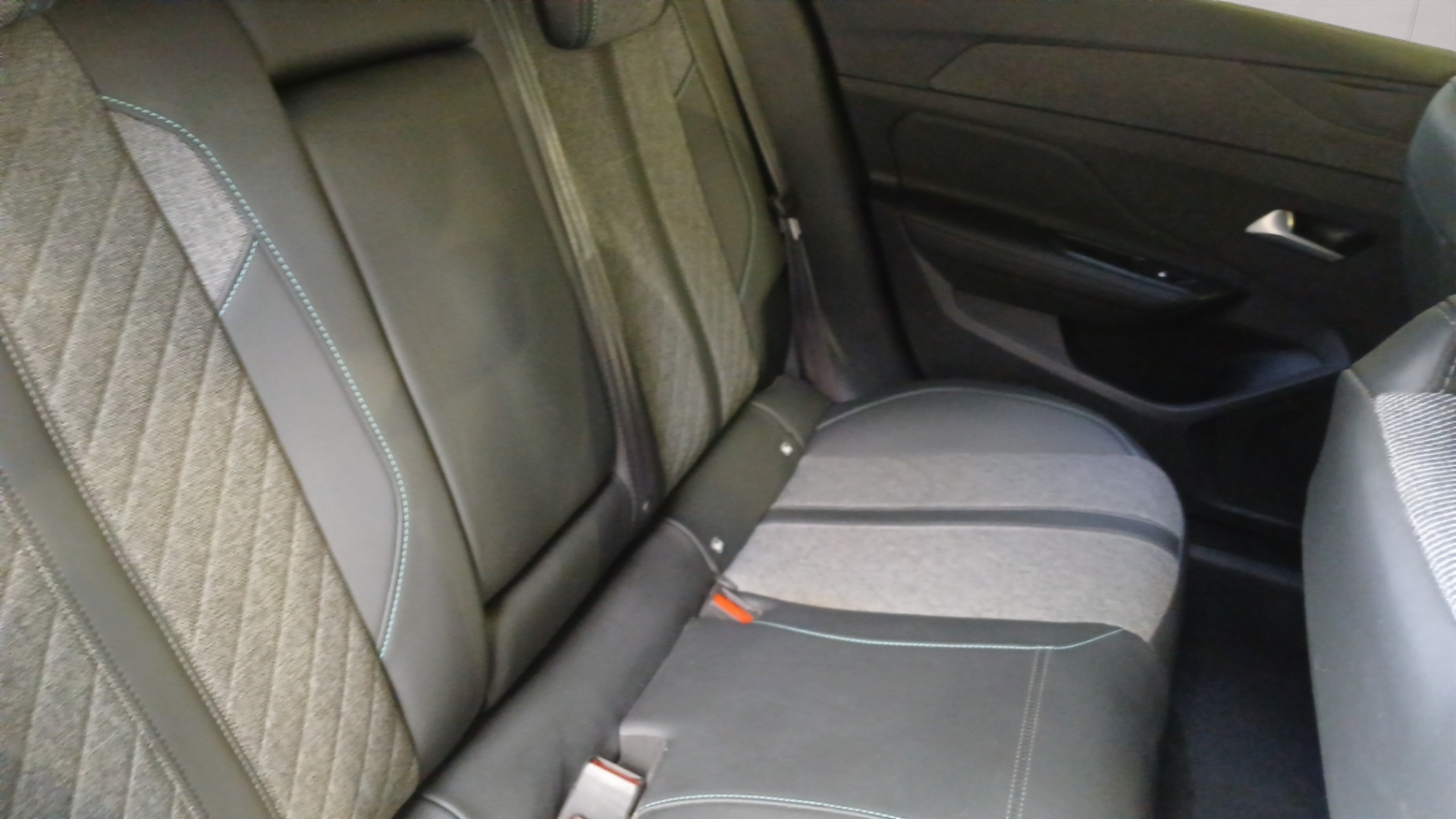 PEUGEOT 408 PureTech 130 ch S&S EAT8 Allure - 5P