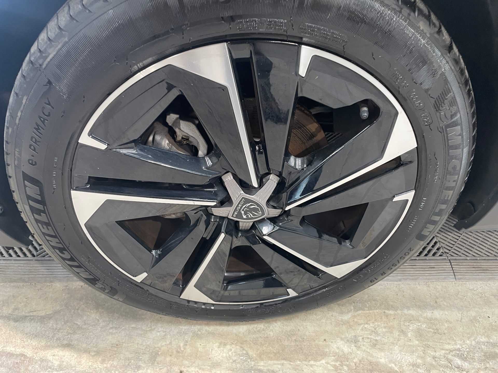 PEUGEOT 408 Hybrid 145 e-DCS6 Allure - 5P — expertise