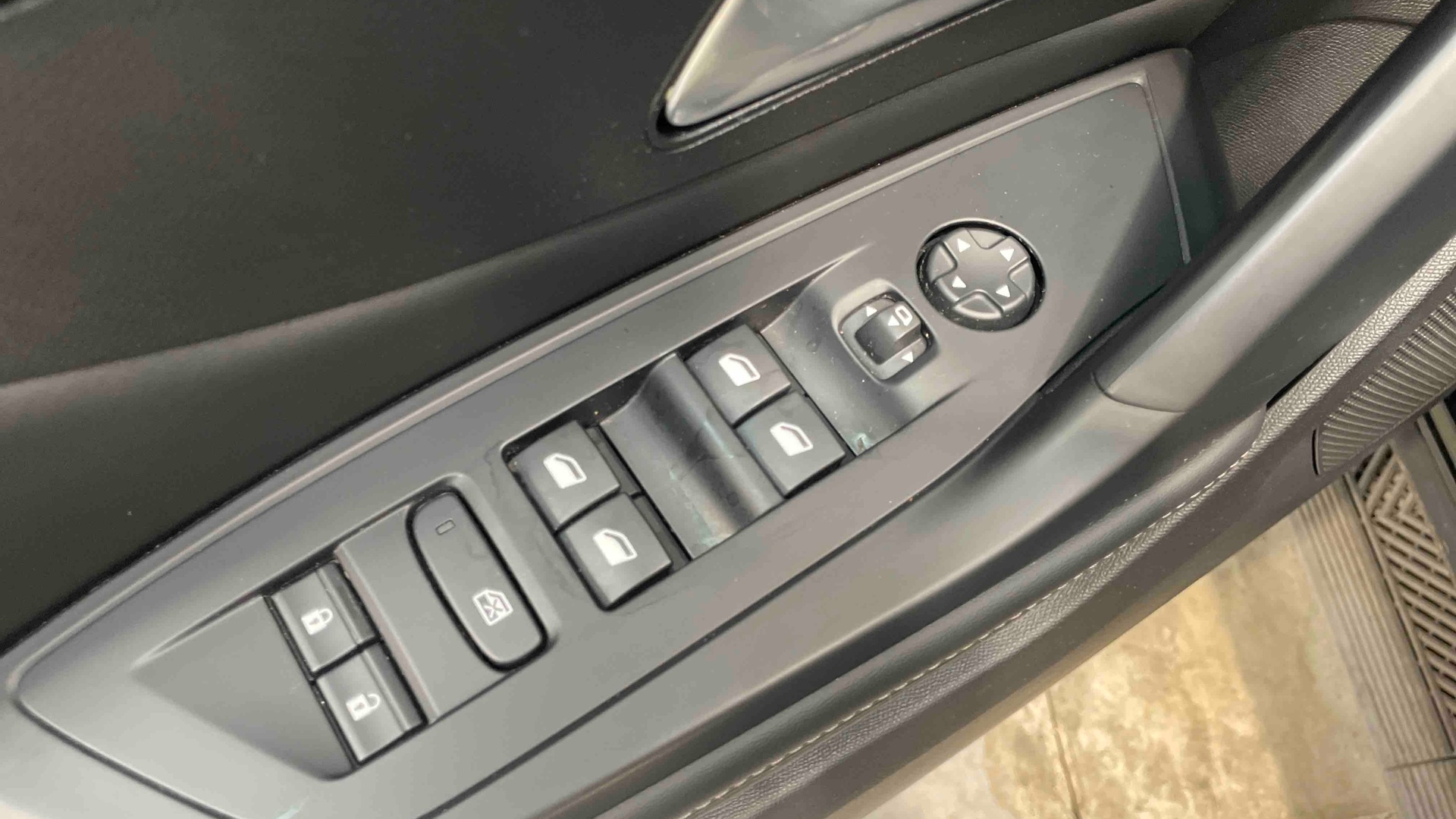PEUGEOT 408 Hybrid 145 e-DCS6 Allure - 5P
