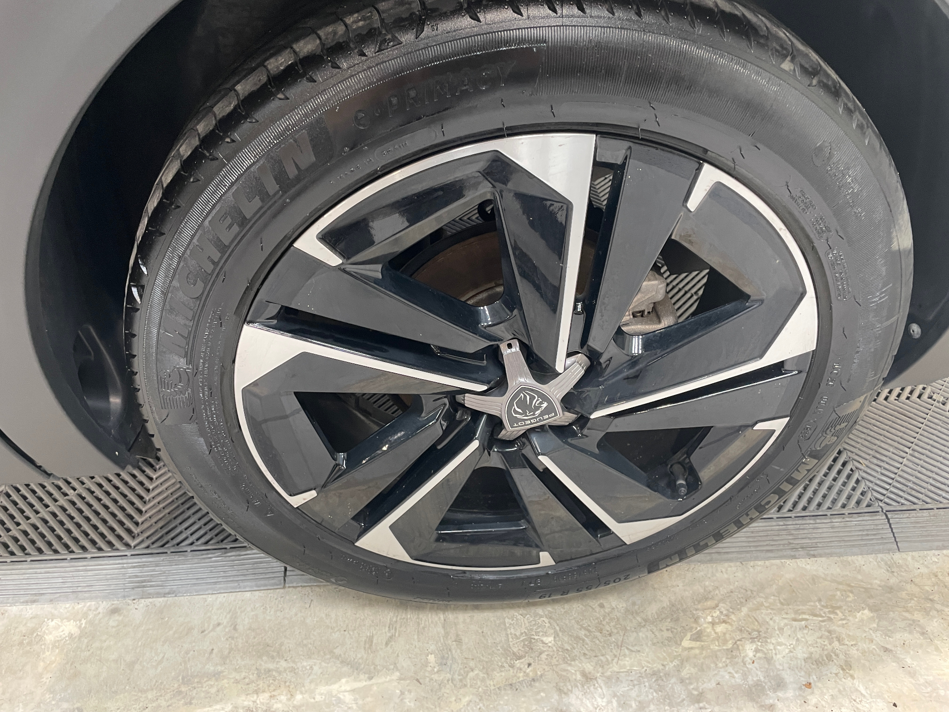 PEUGEOT 408 Hybrid 145 e-DCS6 Allure - 5P — expertise