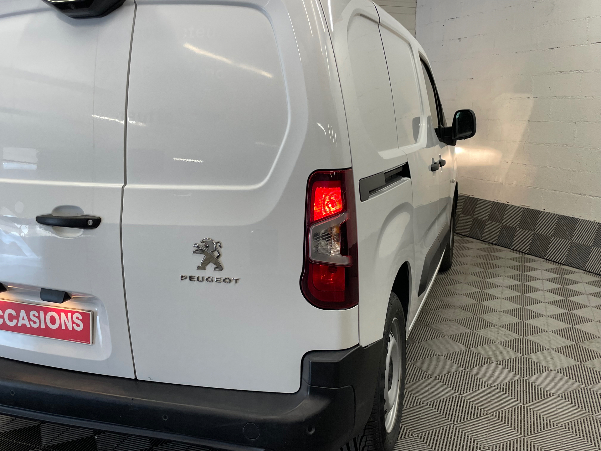 PEUGEOT PARTNER FOURGON STANDARD 650 KG BLUEHDI 130 S&S EAT8 ASPHALT