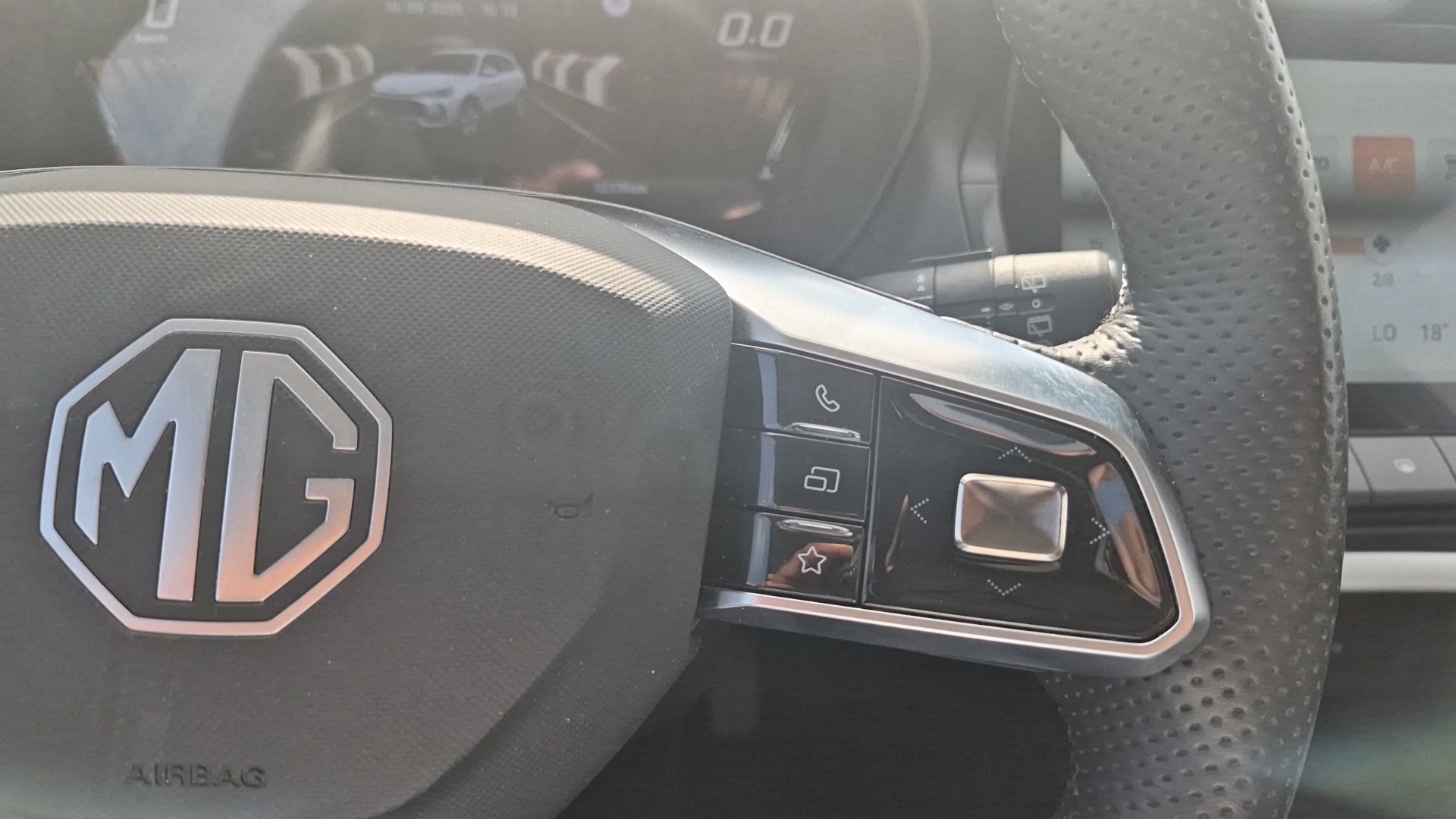 MG MG ZS ZS HYBRID LUXURY