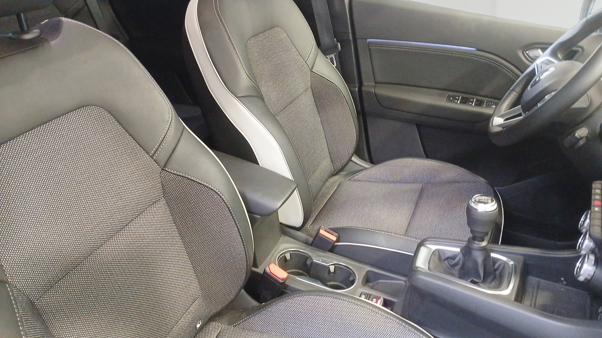 RENAULT CAPTUR techno mild hybrid 140