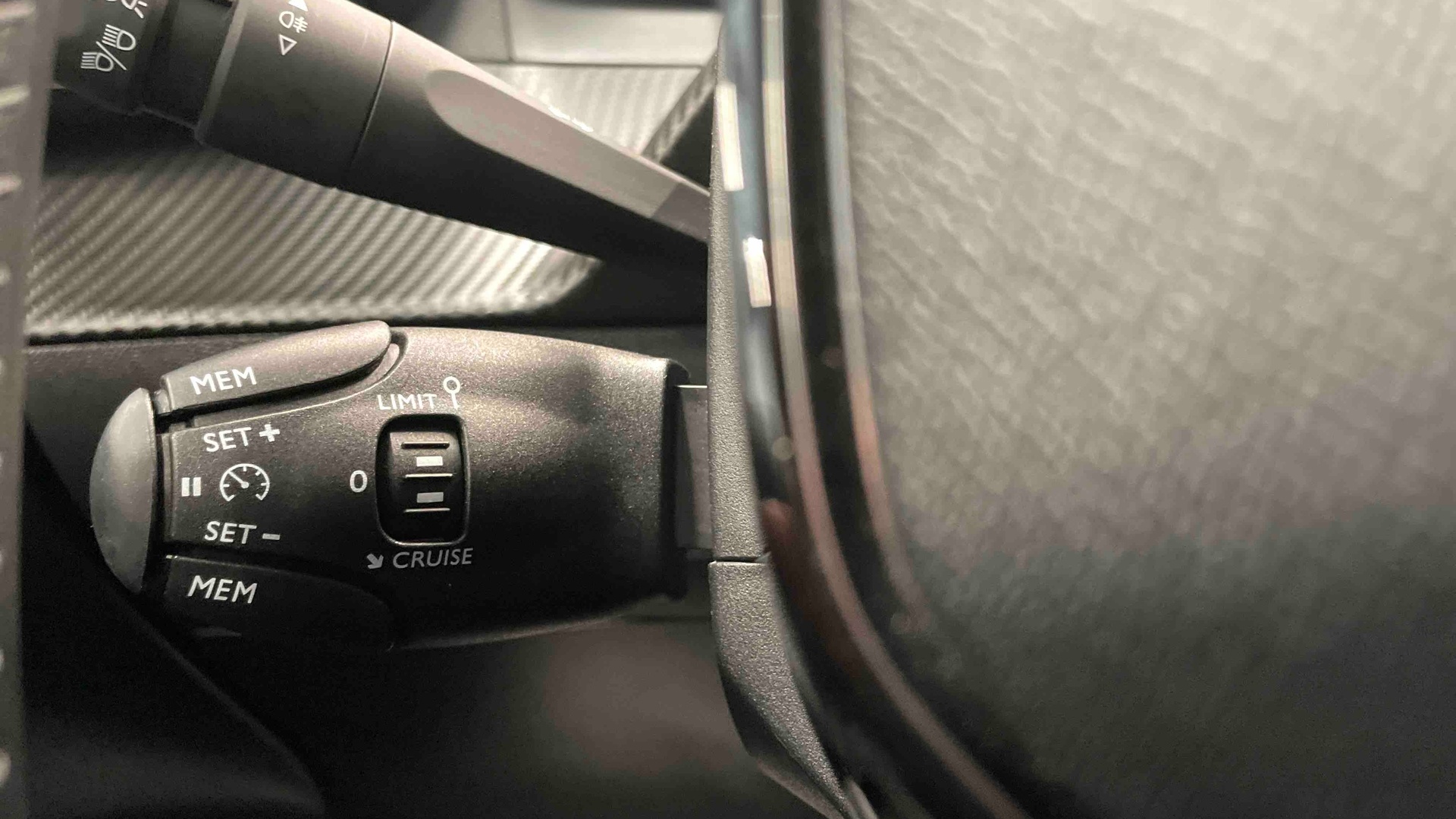 PEUGEOT 208 Allure 100 ch BVM6