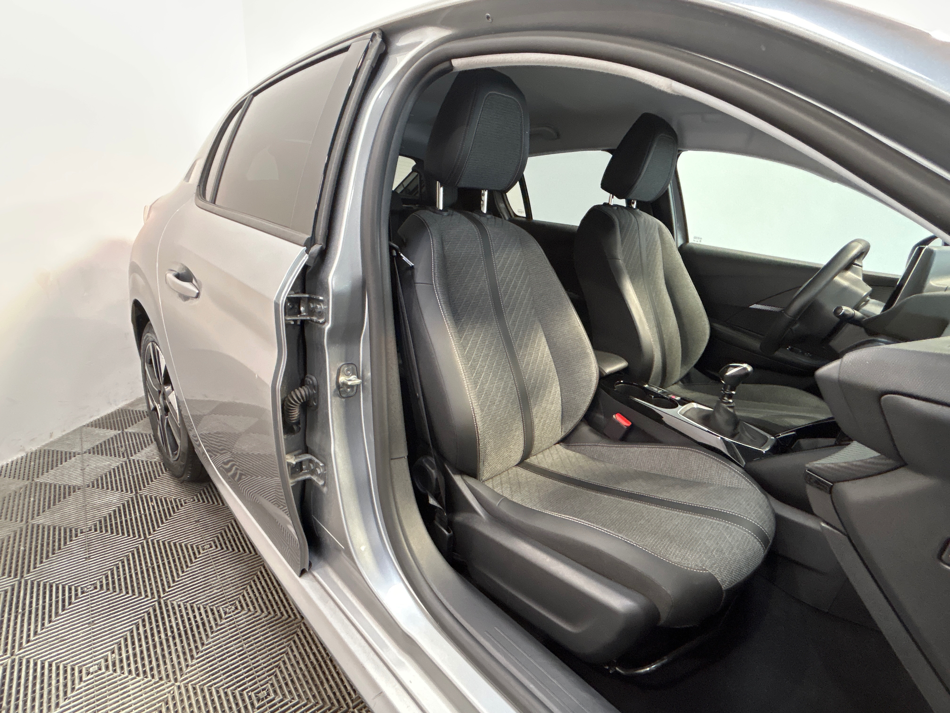 PEUGEOT 208 ALL PT100 BVM