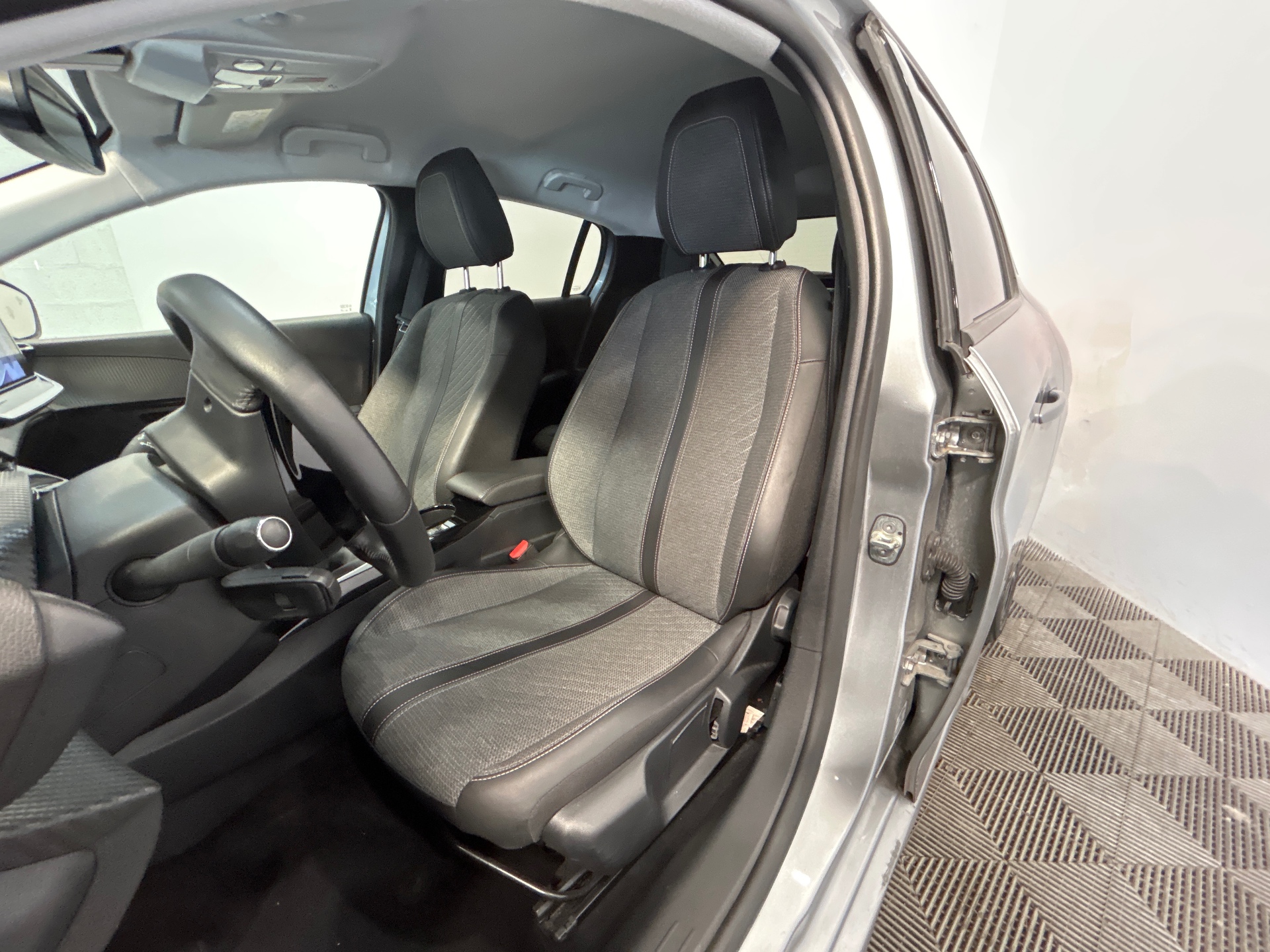 PEUGEOT 208 ALL PT100 BVM