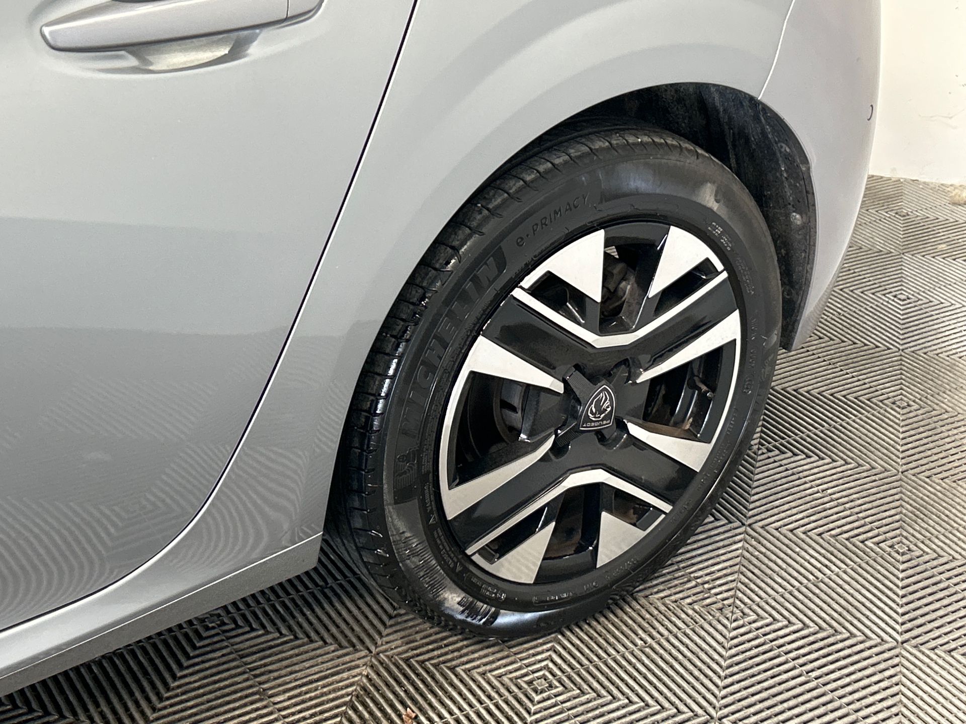 PEUGEOT 208 ALL PT100 BVM — expertise