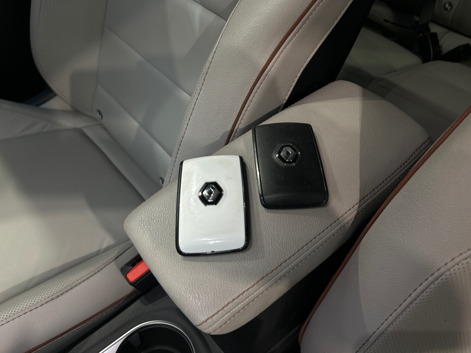 RENAULT CAPTUR E-Tech full hybrid 145 Iconic