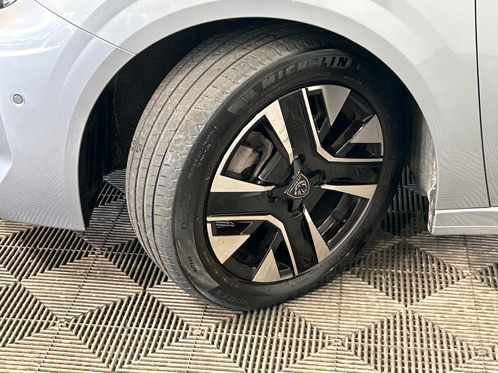 PEUGEOT 208 ALL PT100 BVM — expertise