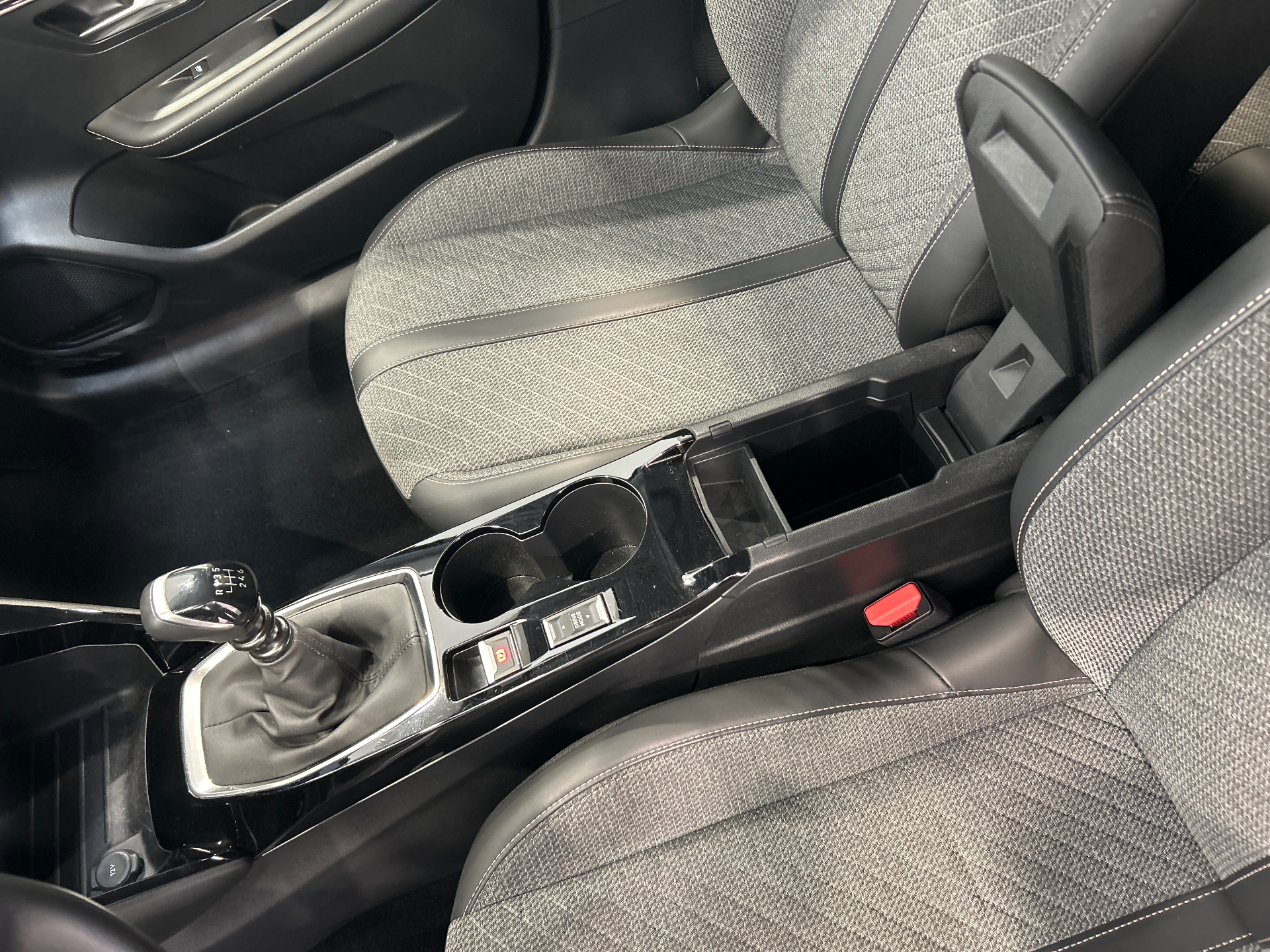 PEUGEOT 208 ALL PT100 BVM
