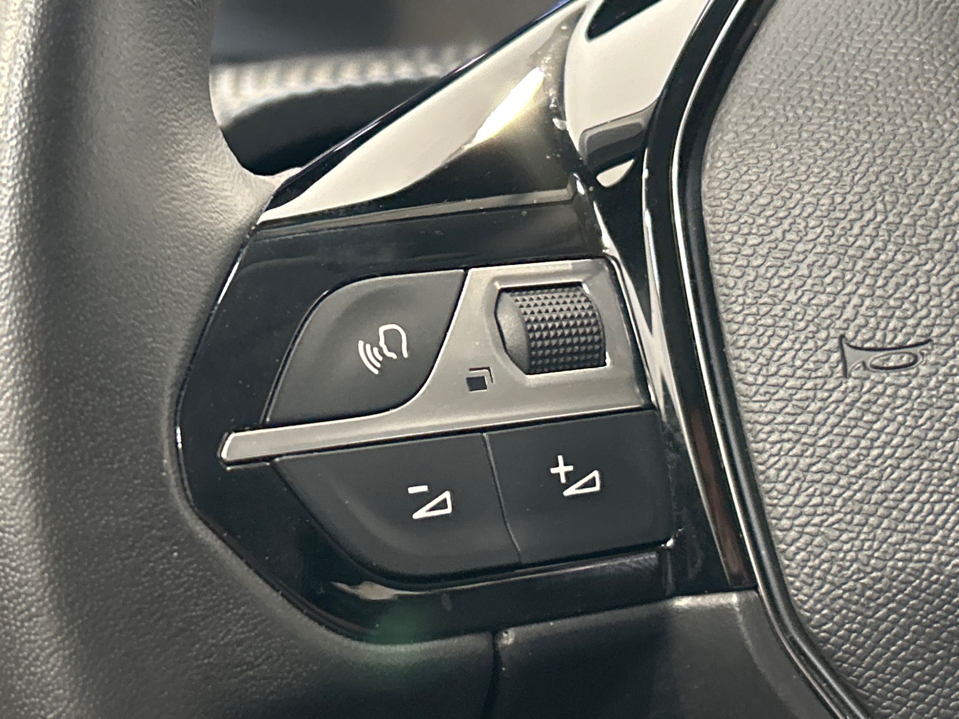 PEUGEOT 208 ALL PT100 BVM