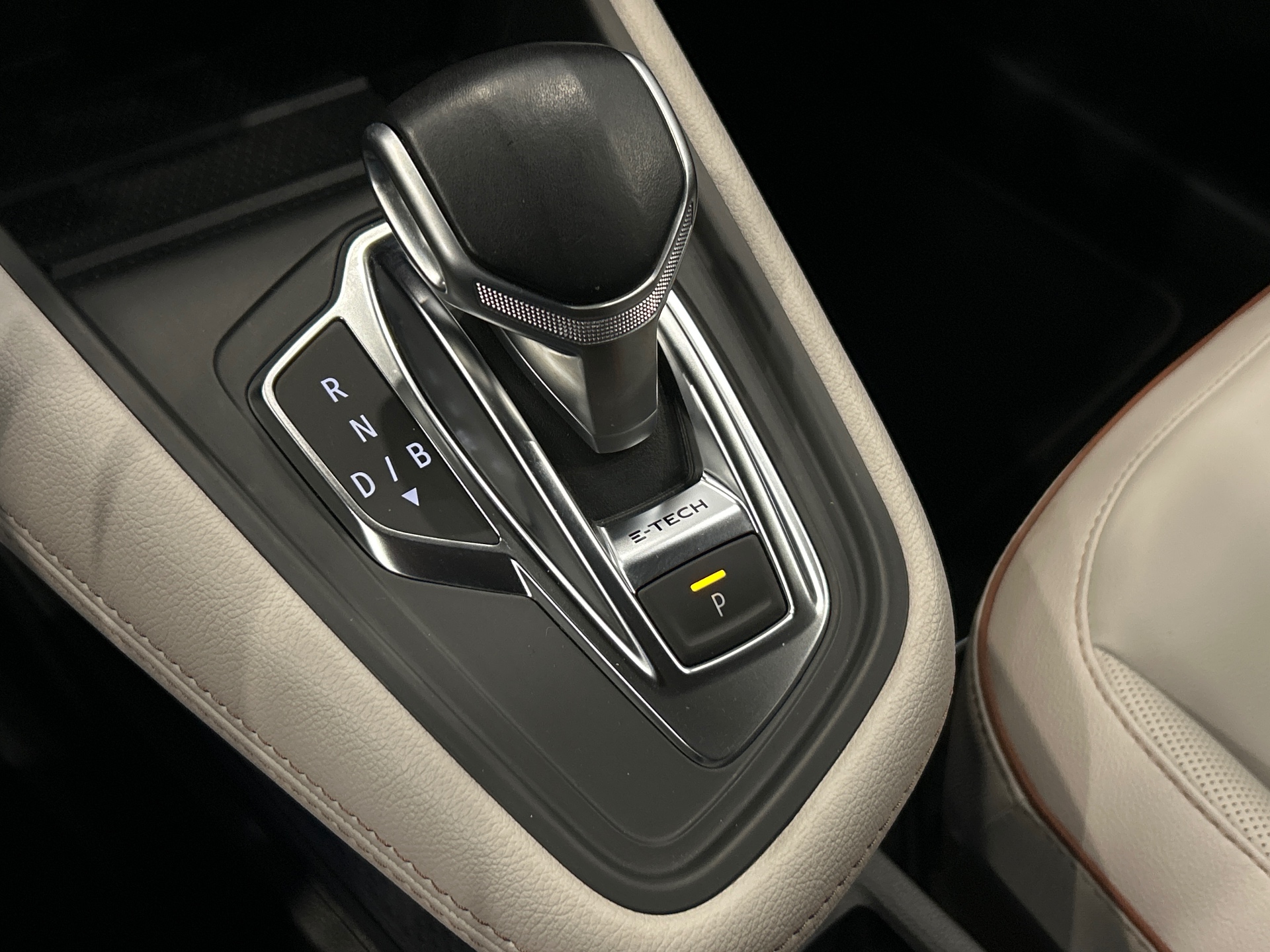 RENAULT CAPTUR E-Tech full hybrid 145 Iconic
