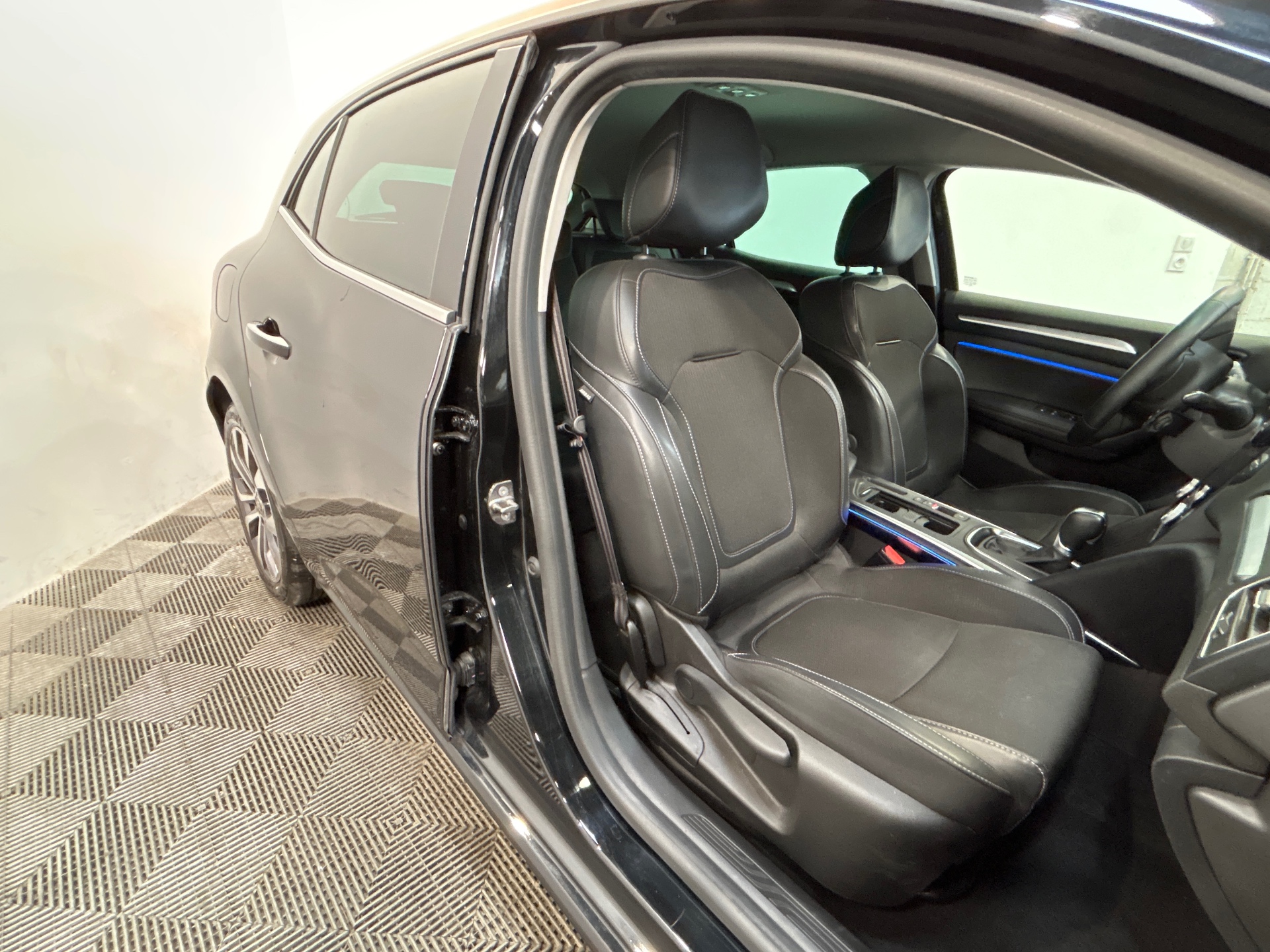 RENAULT MEGANE IV BERLINE techno TCe 140 EDC -23