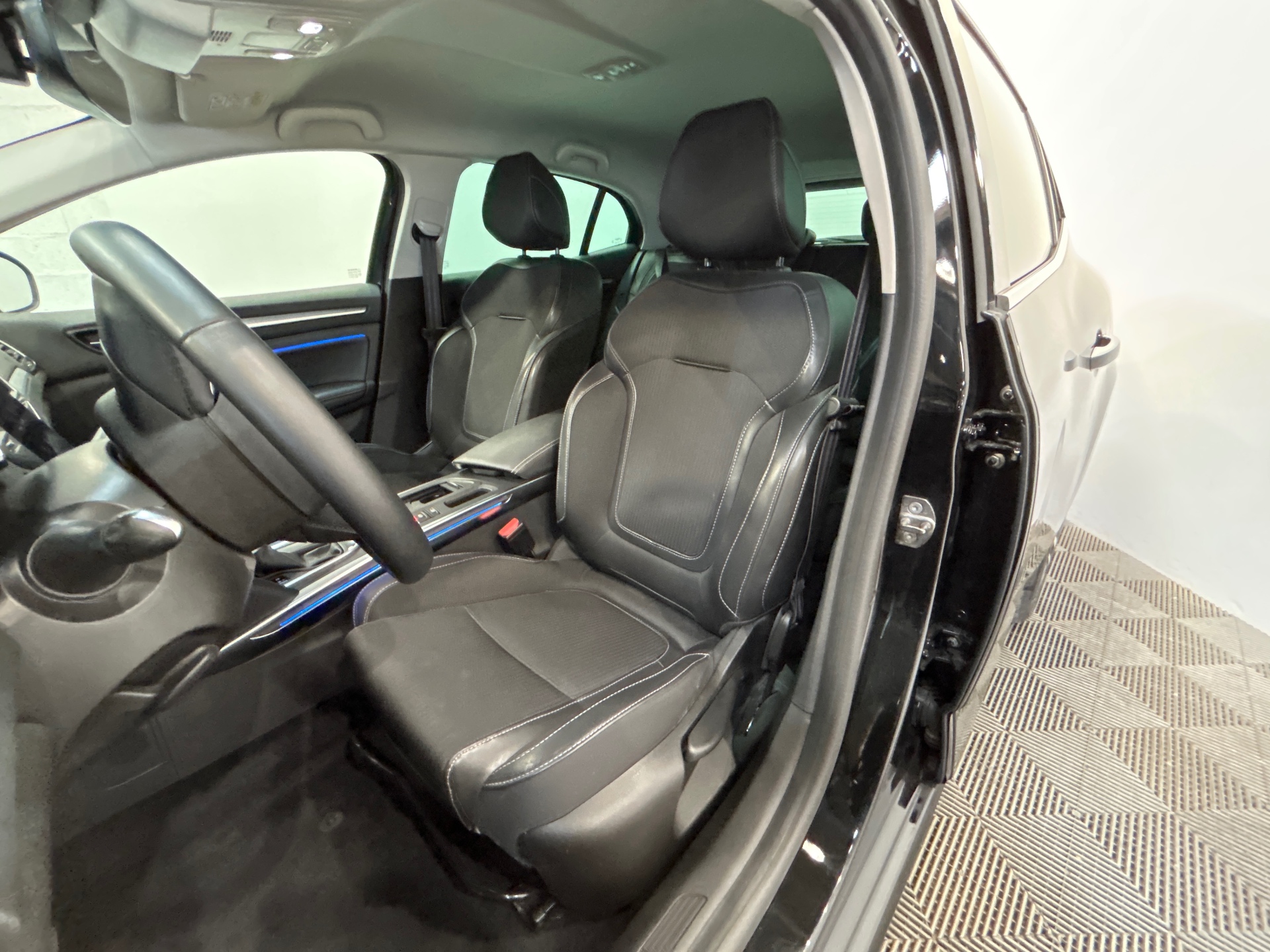 RENAULT MEGANE IV BERLINE techno TCe 140 EDC -23
