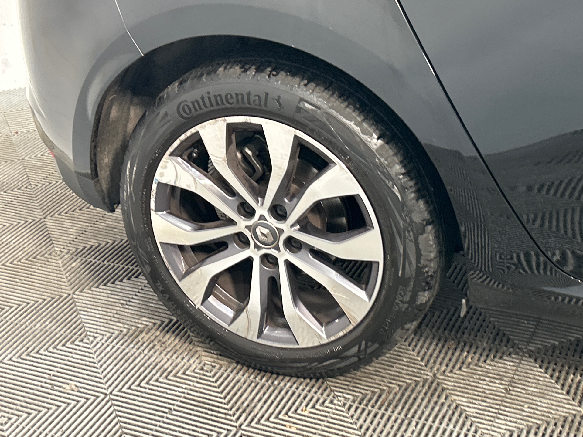 RENAULT MEGANE IV BERLINE techno TCe 140 EDC -23 — expertise