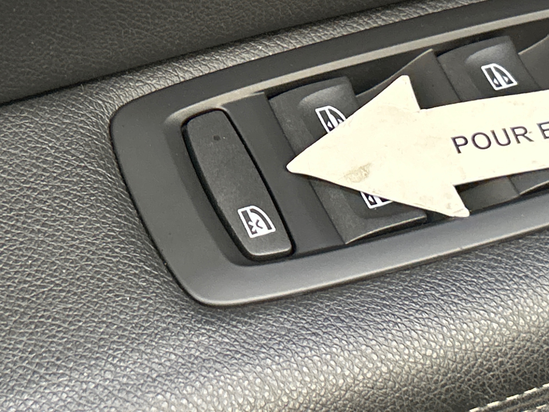 RENAULT MEGANE IV BERLINE techno TCe 140 EDC -23 — expertise