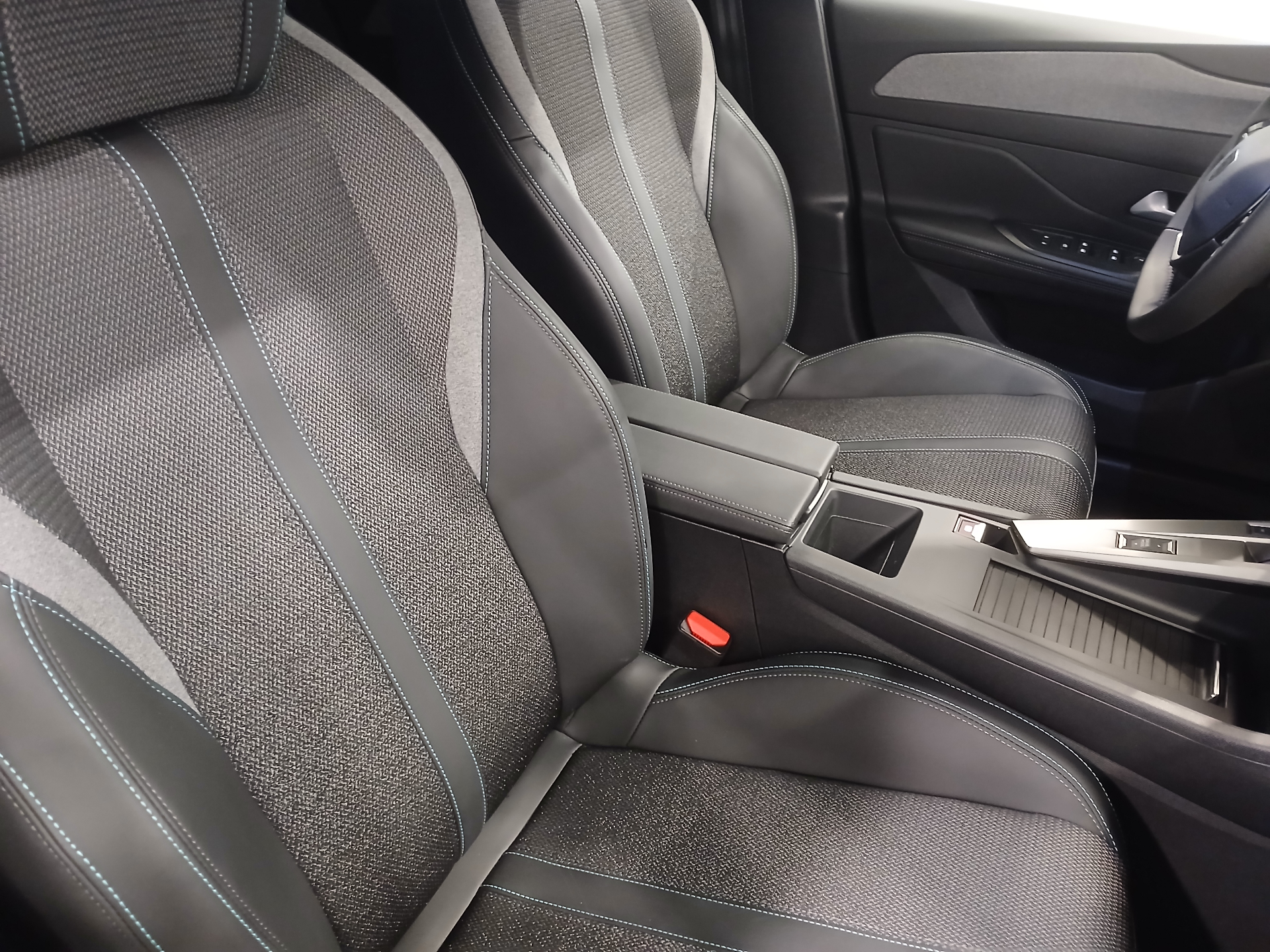 PEUGEOT 308 SW SW Allure Hybrid 145 ch e-DCS6