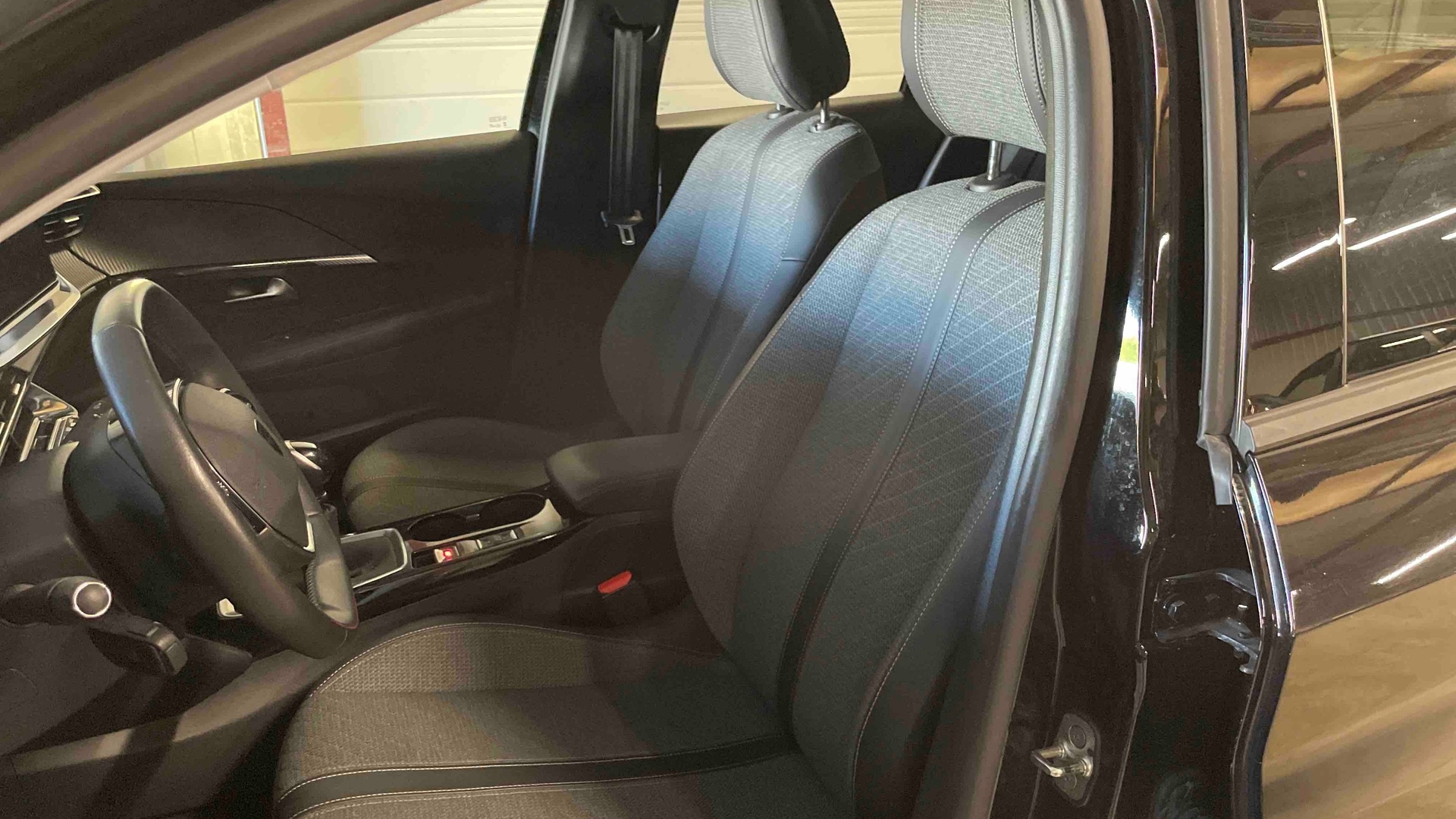 PEUGEOT 208 PureTech 100 S&S BVM6 Allure