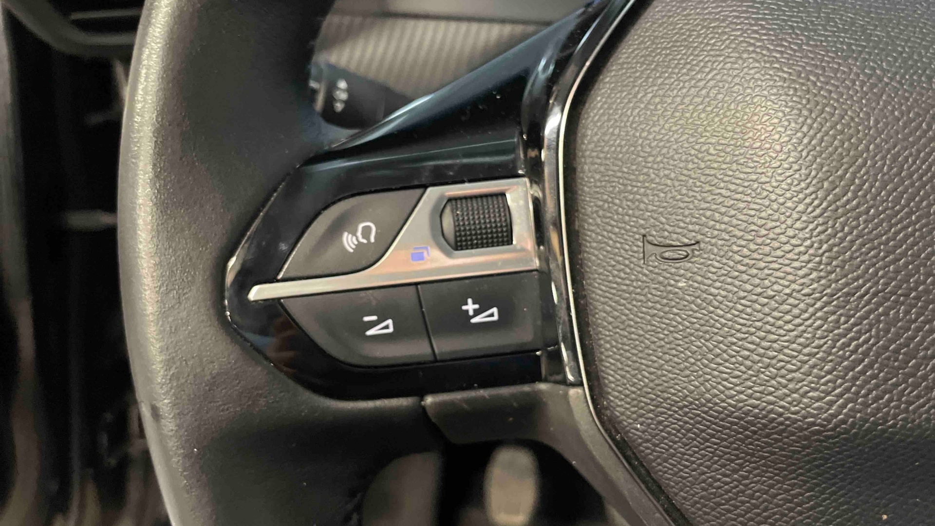 PEUGEOT 208 PureTech 100 S&S BVM6 Allure