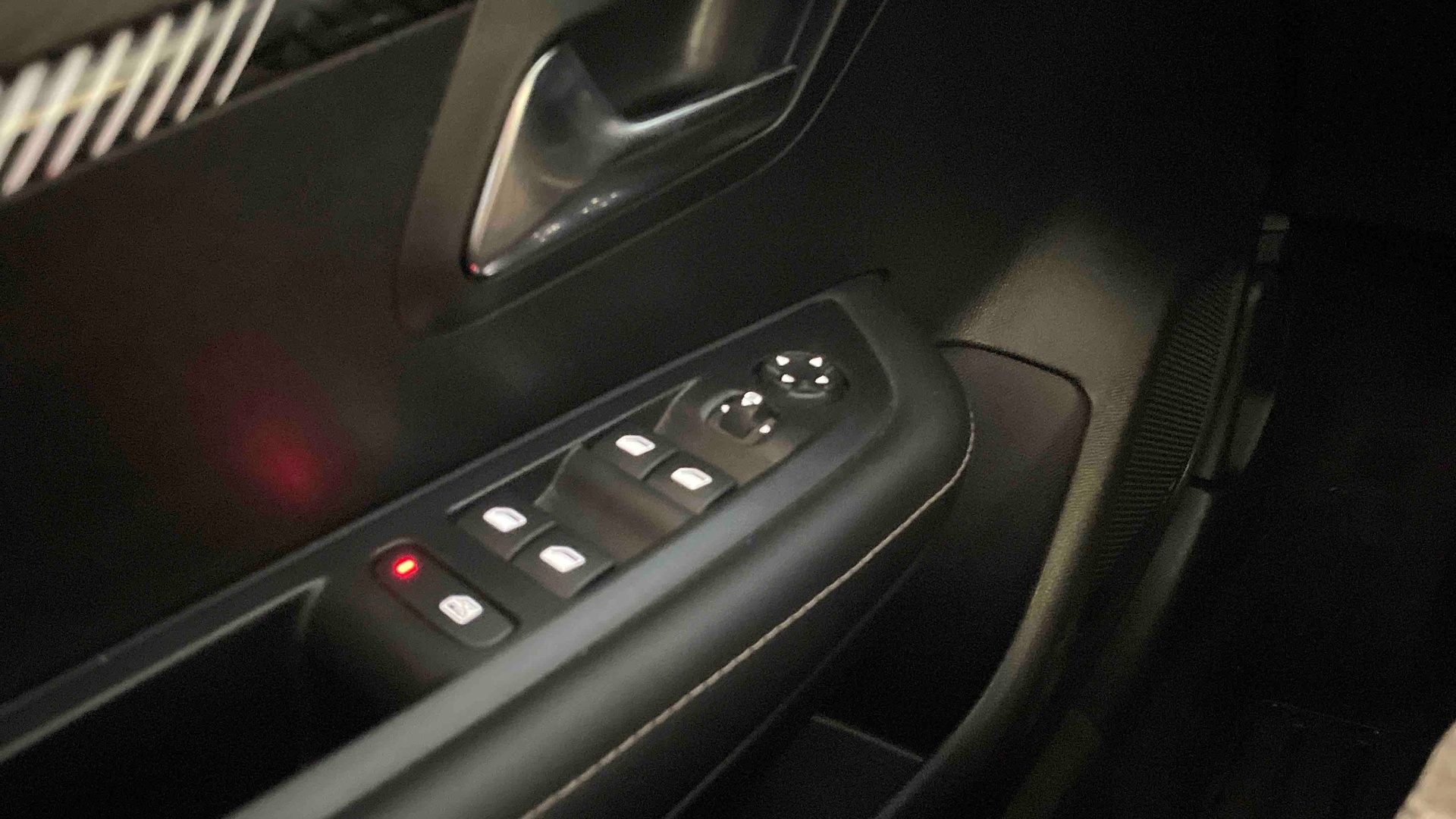 PEUGEOT 208 PureTech 100 S&S BVM6 Allure