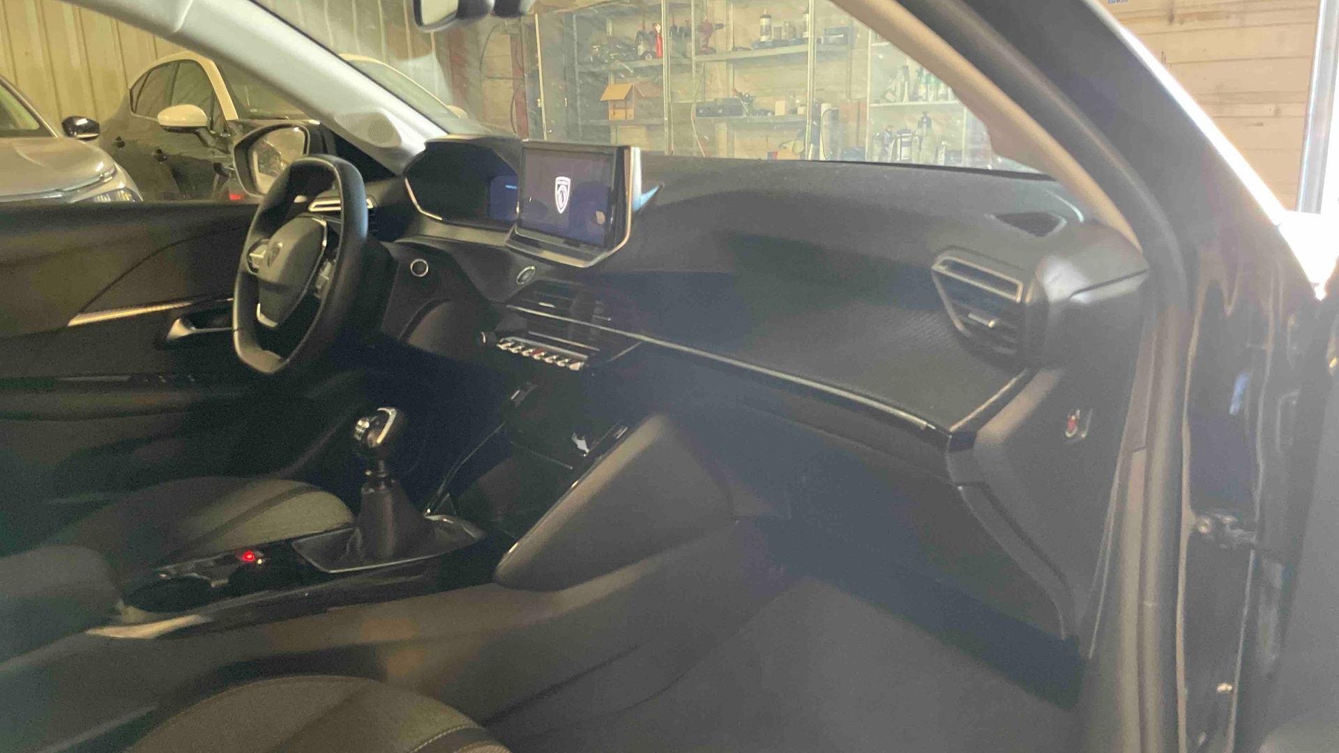 PEUGEOT 208 PureTech 100 S&S BVM6 Allure
