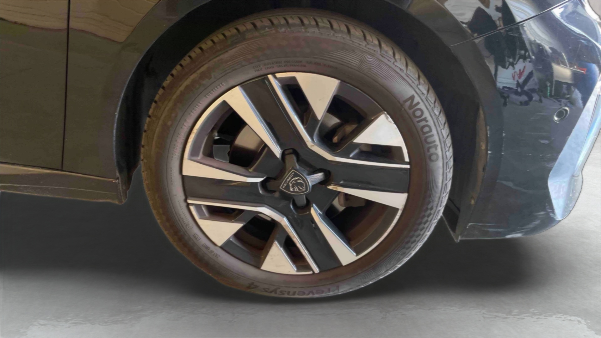 PEUGEOT 208 PureTech 100 S&S BVM6 Allure