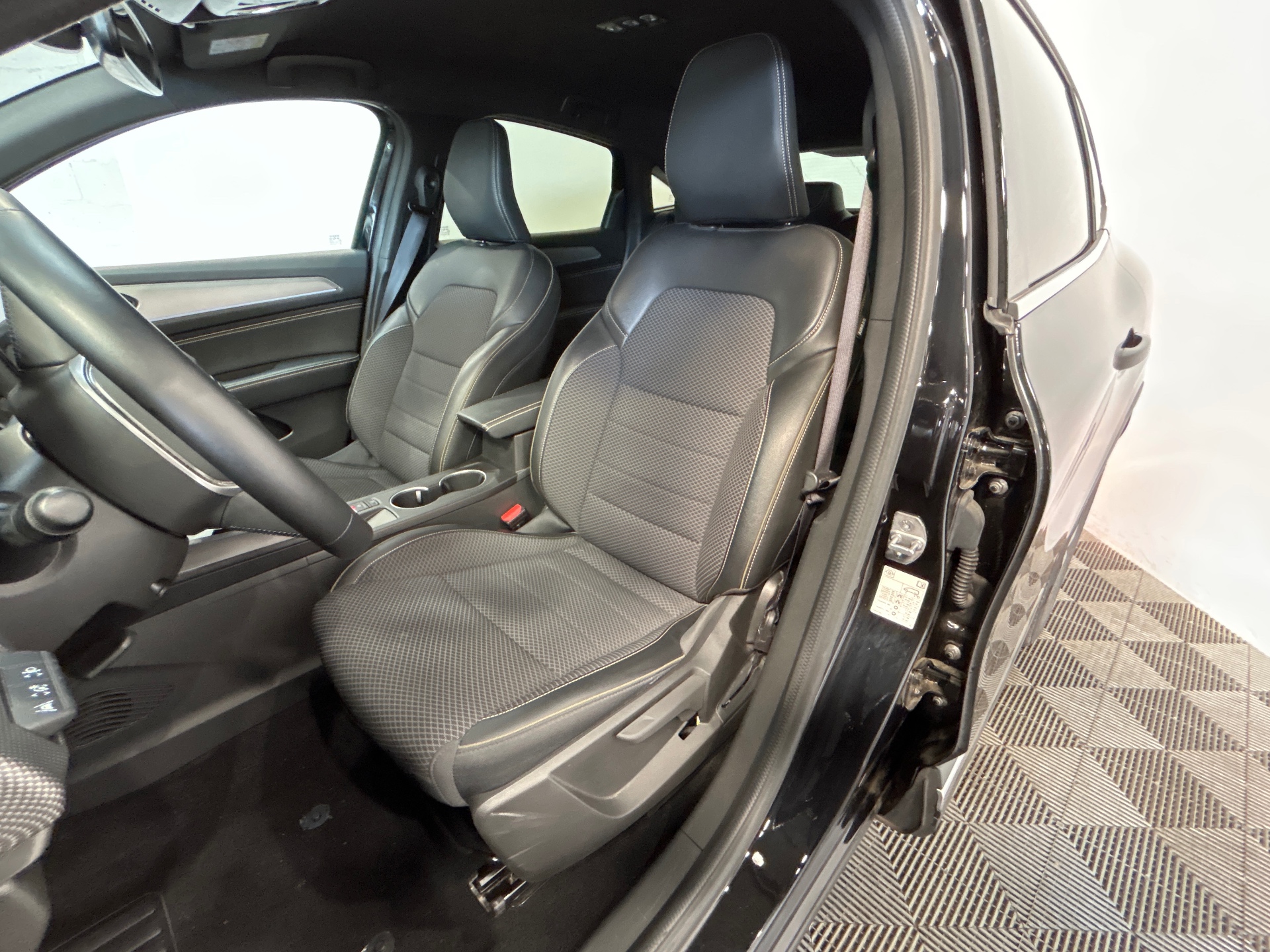 RENAULT ARKANA E-Tech 145 - 23 Techno