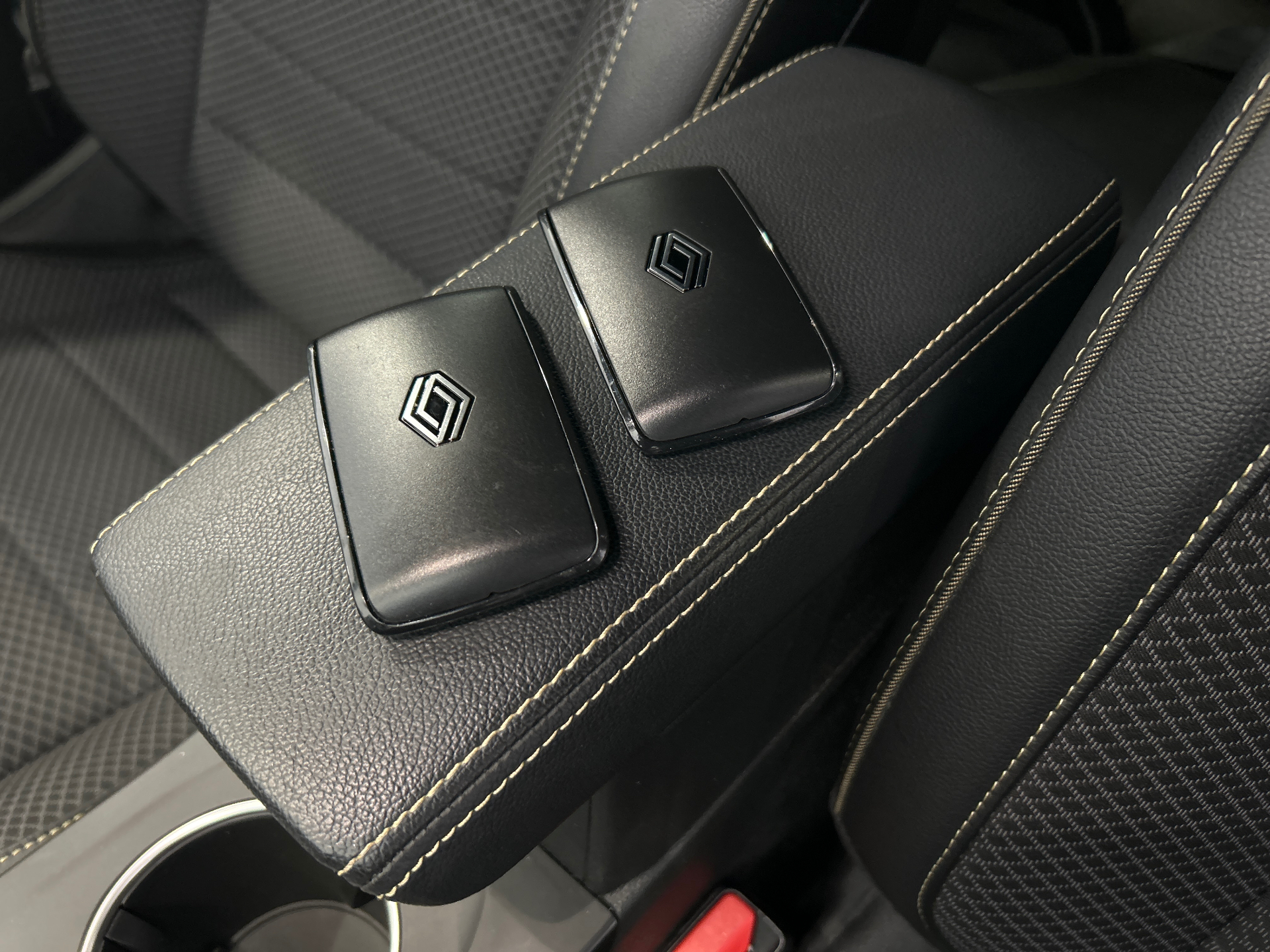 RENAULT ARKANA E-Tech 145 - 23 Techno
