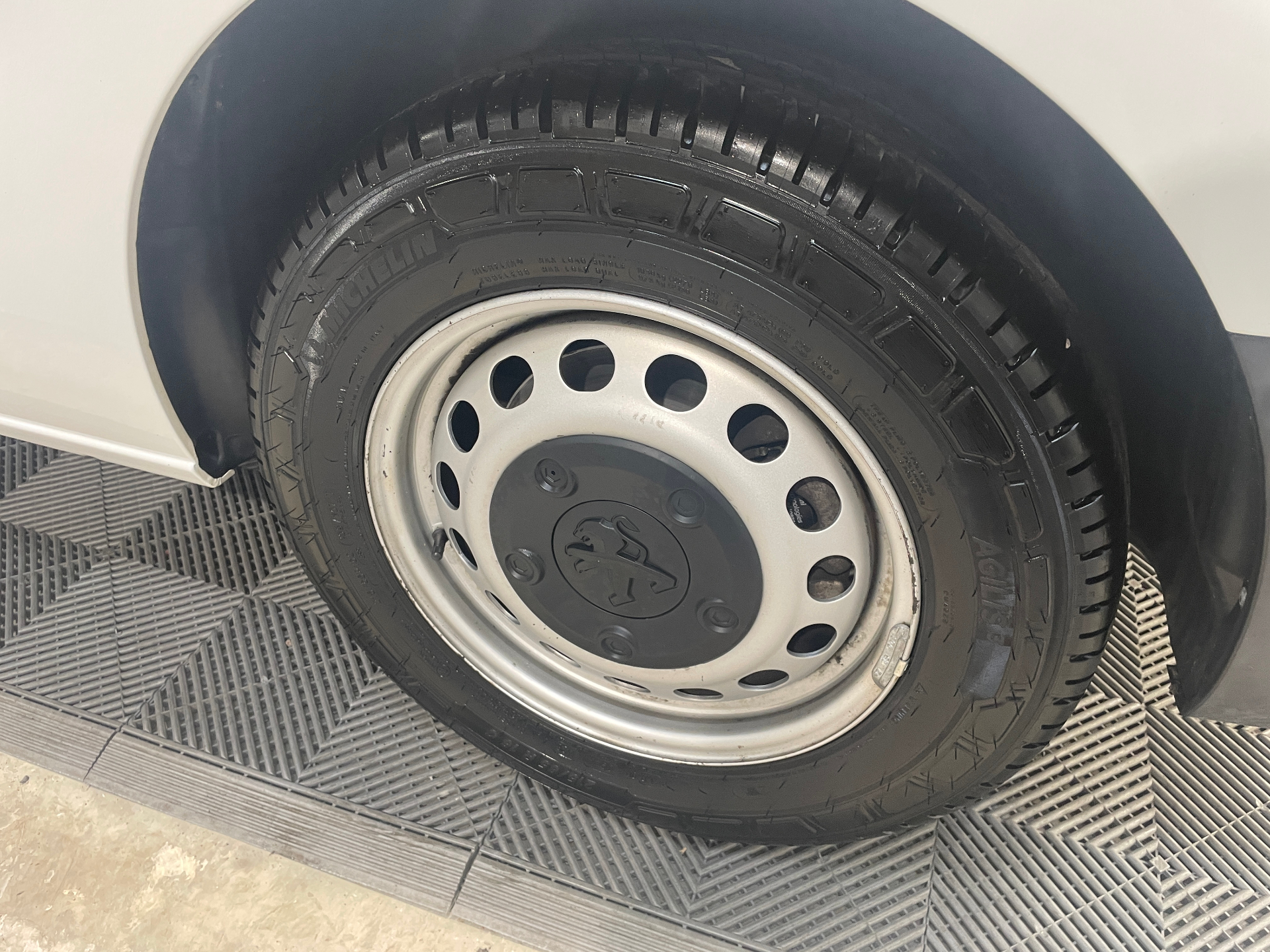 PEUGEOT EXPERT FOURGON FGN TOLE STANDARD 1.5 BLUEHDI 120 S&S BVM6 PREMIUM — expertise