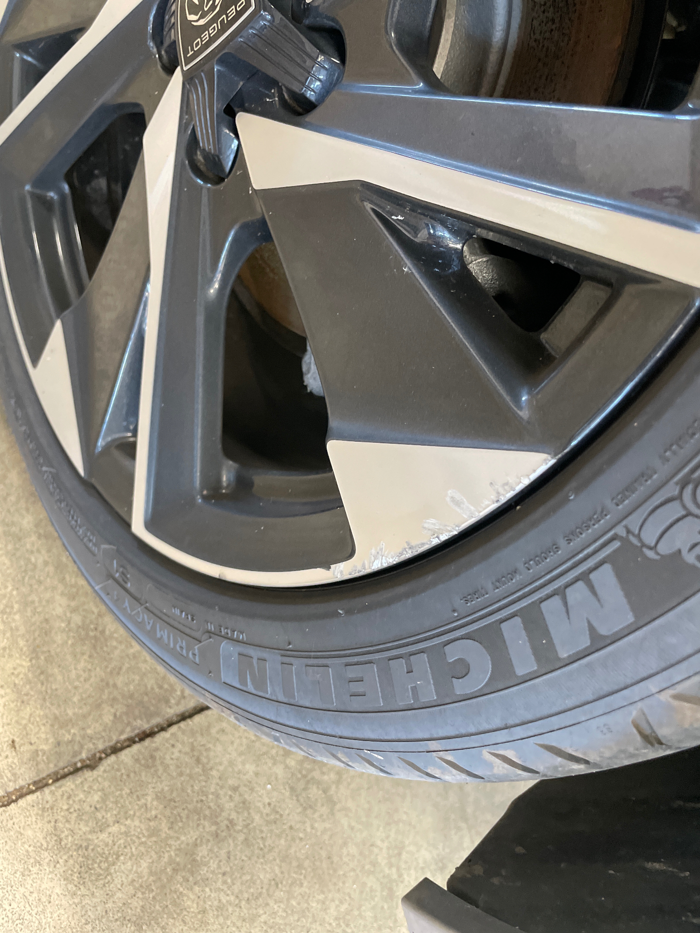 PEUGEOT 308 Hybrid 136 e-DCS6 Allure — expertise