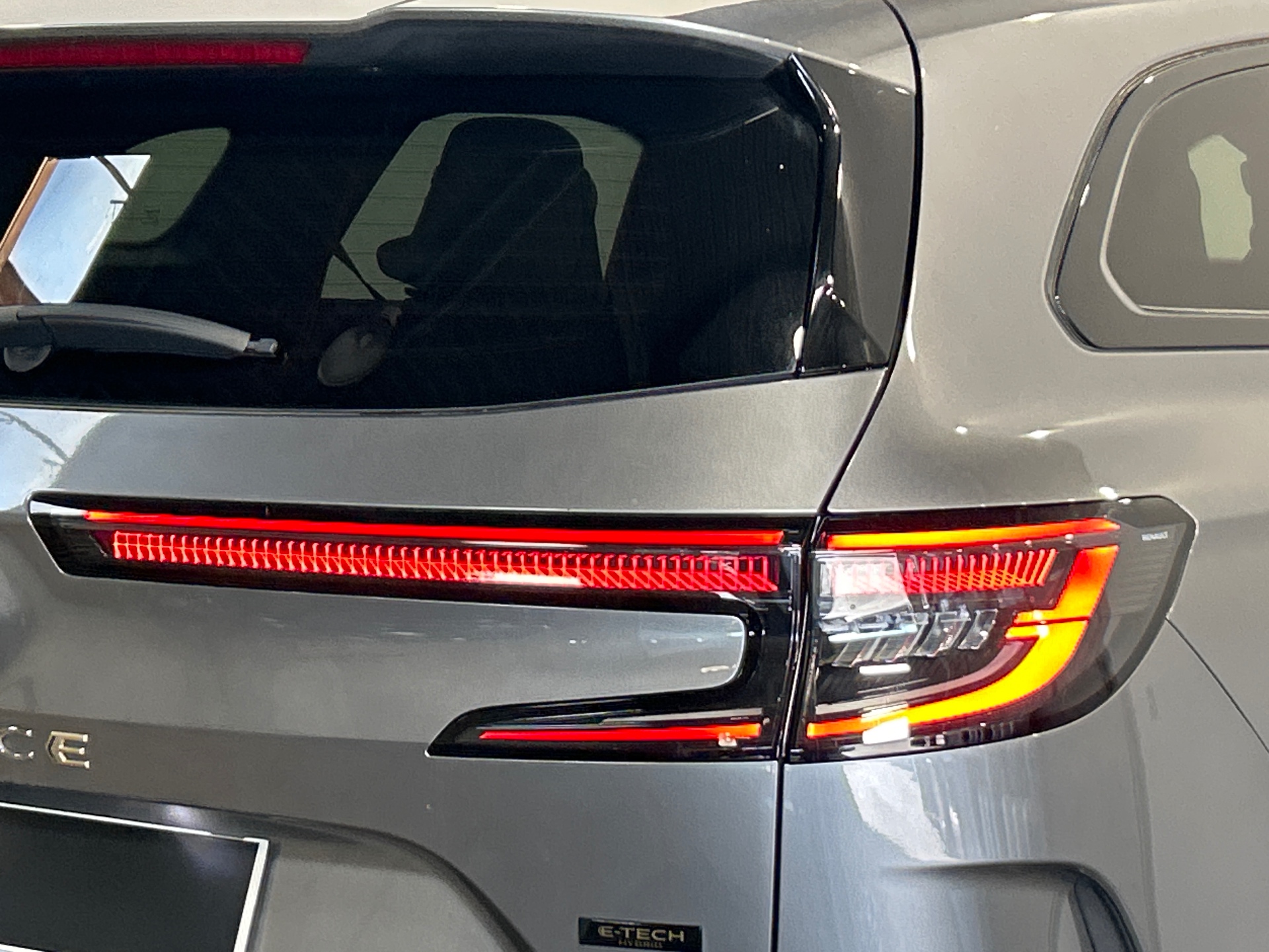 RENAULT ESPACE VI E-Tech hybrid 200 Iconic