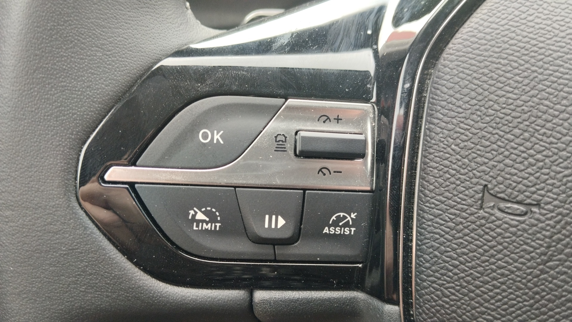 PEUGEOT 308 Allure Hybrid 145 ch e-DCS6
