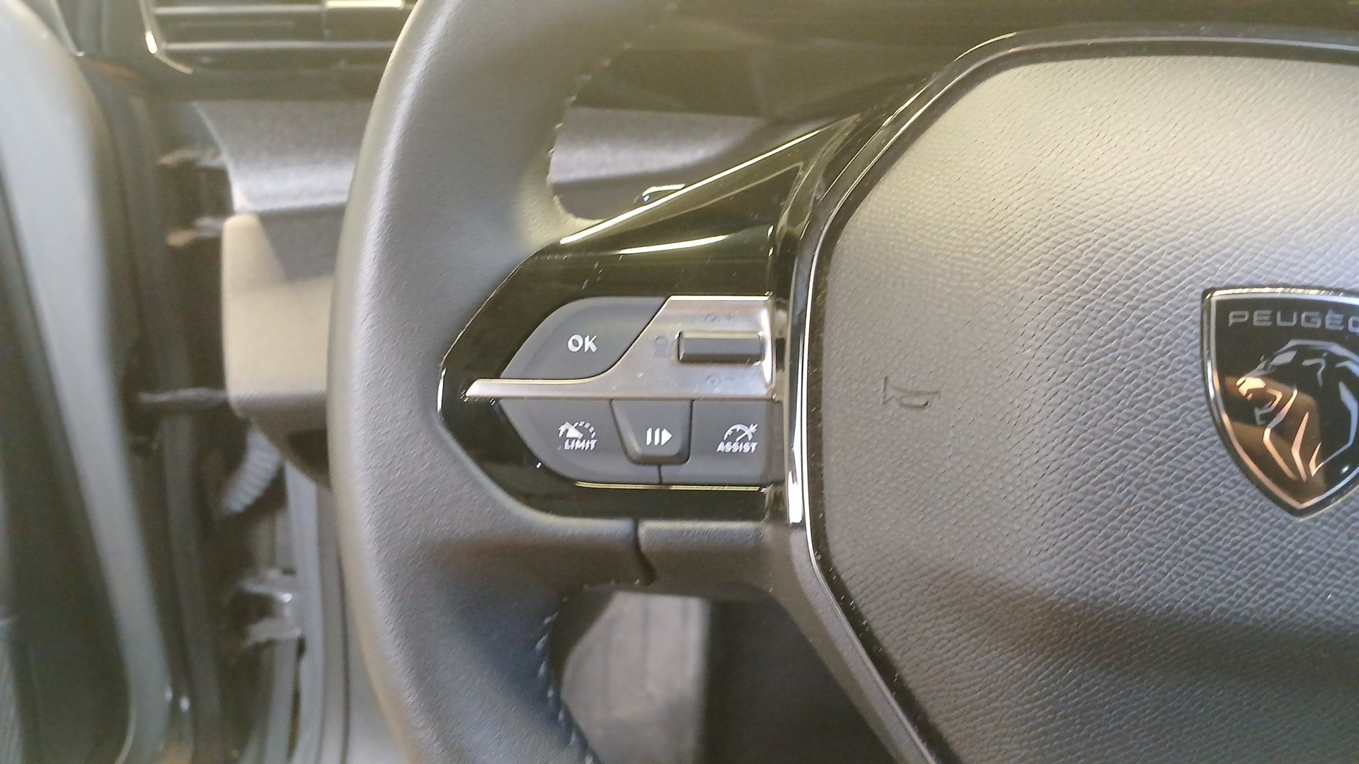 PEUGEOT 308 Allure Hybrid 145 ch e-DCS6