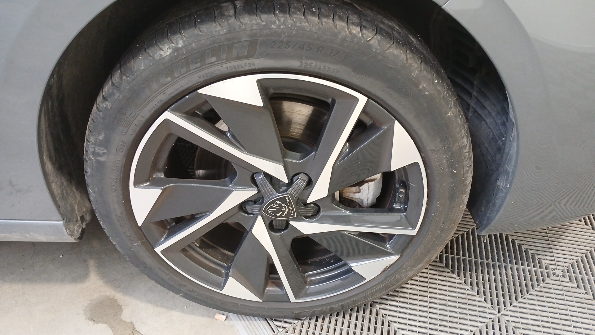 PEUGEOT 308 Allure Hybrid 145 ch e-DCS6 — expertise