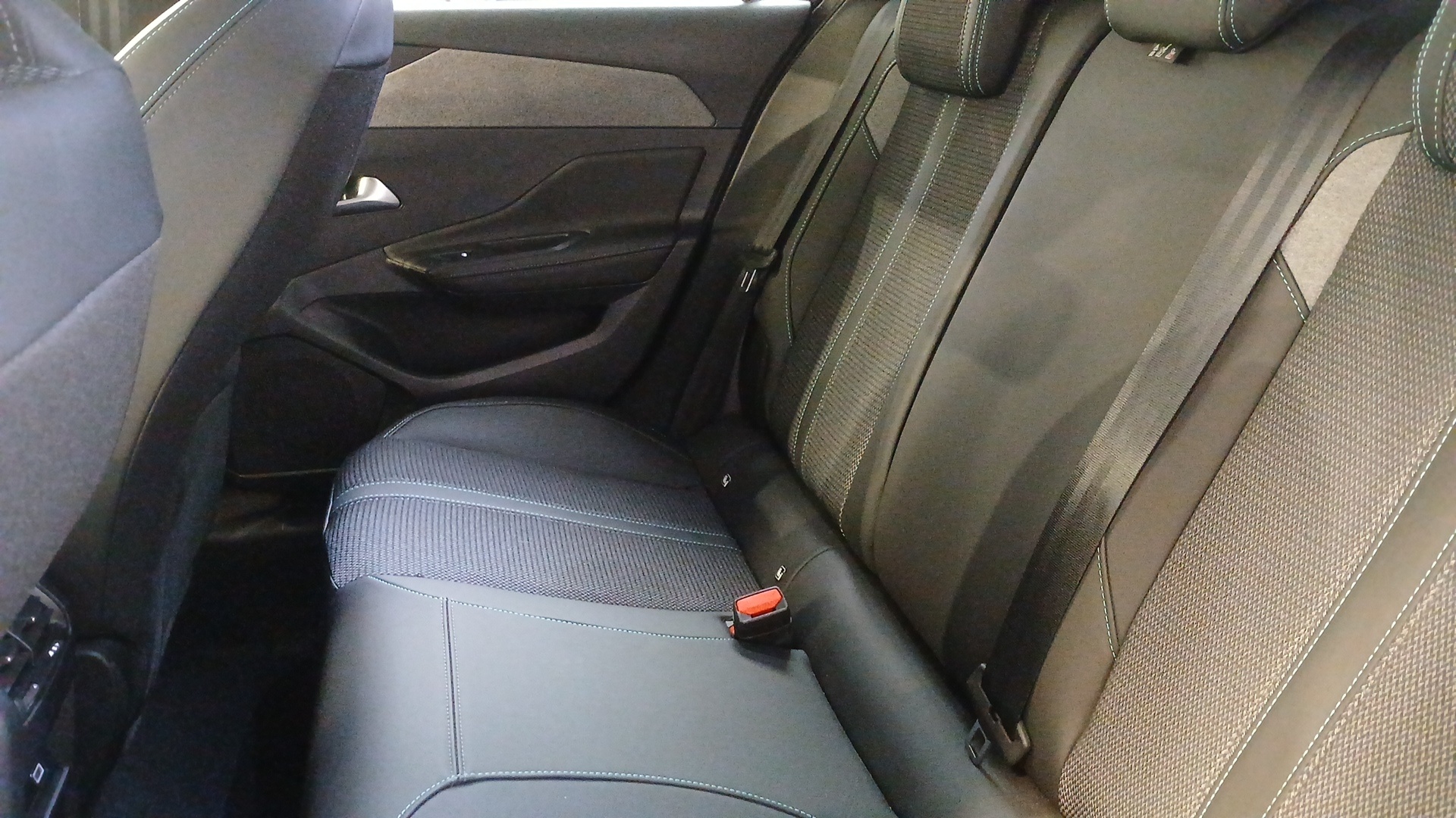 PEUGEOT 308 Allure Hybrid 145 ch e-DCS6