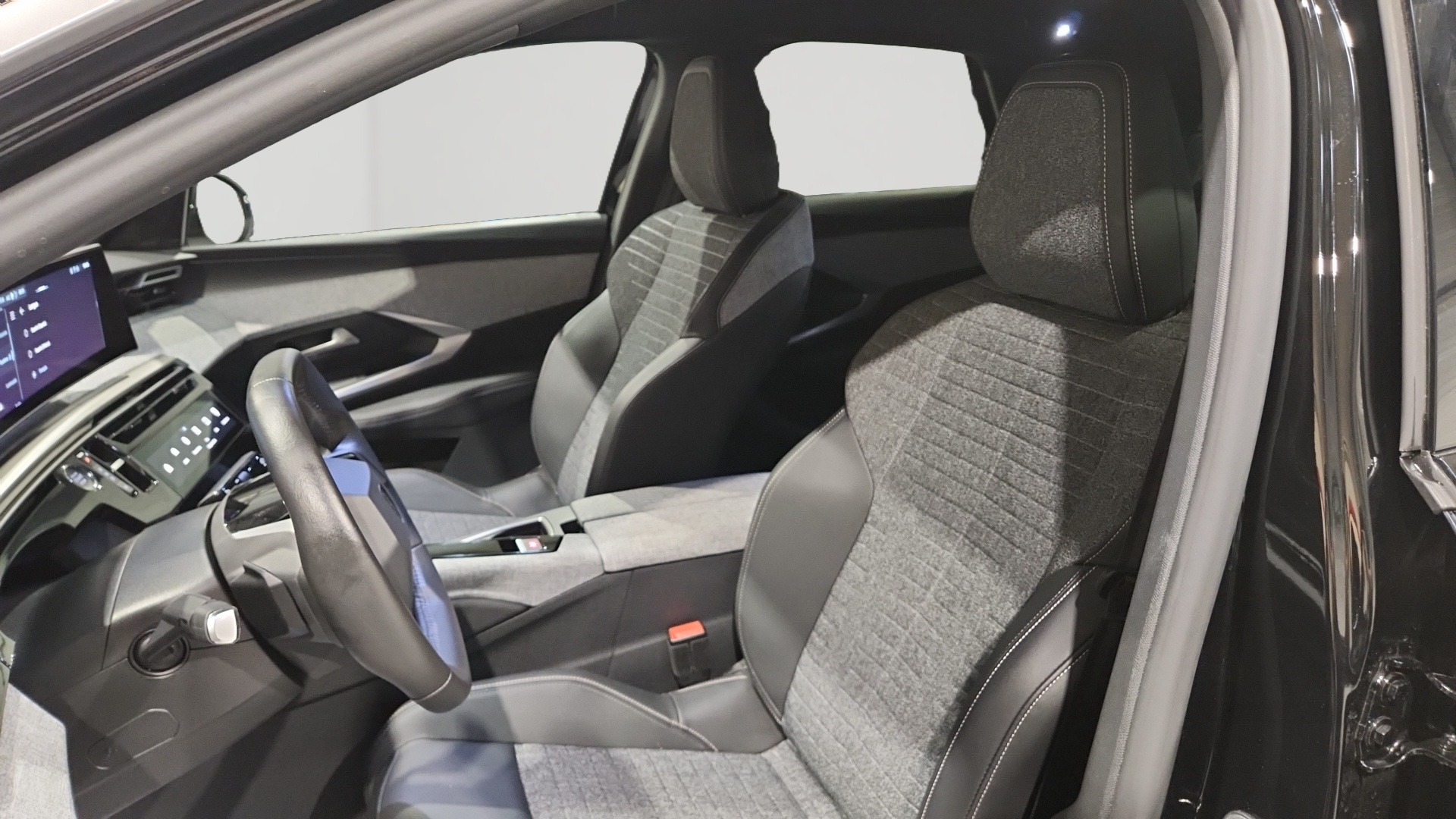 PEUGEOT 3008 Hybrid 145 e-DCS6 Allure - 5P