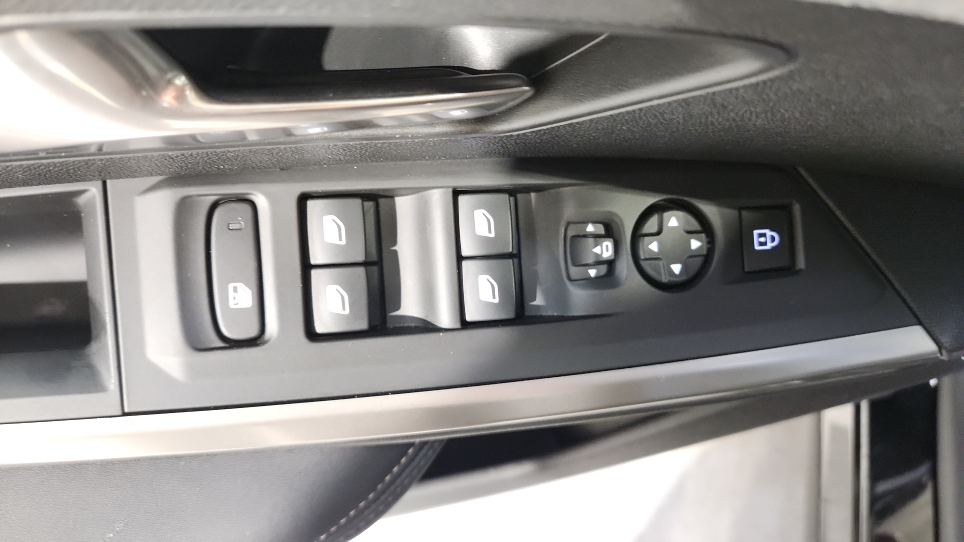 PEUGEOT 3008 Hybrid 145 e-DCS6 Allure - 5P