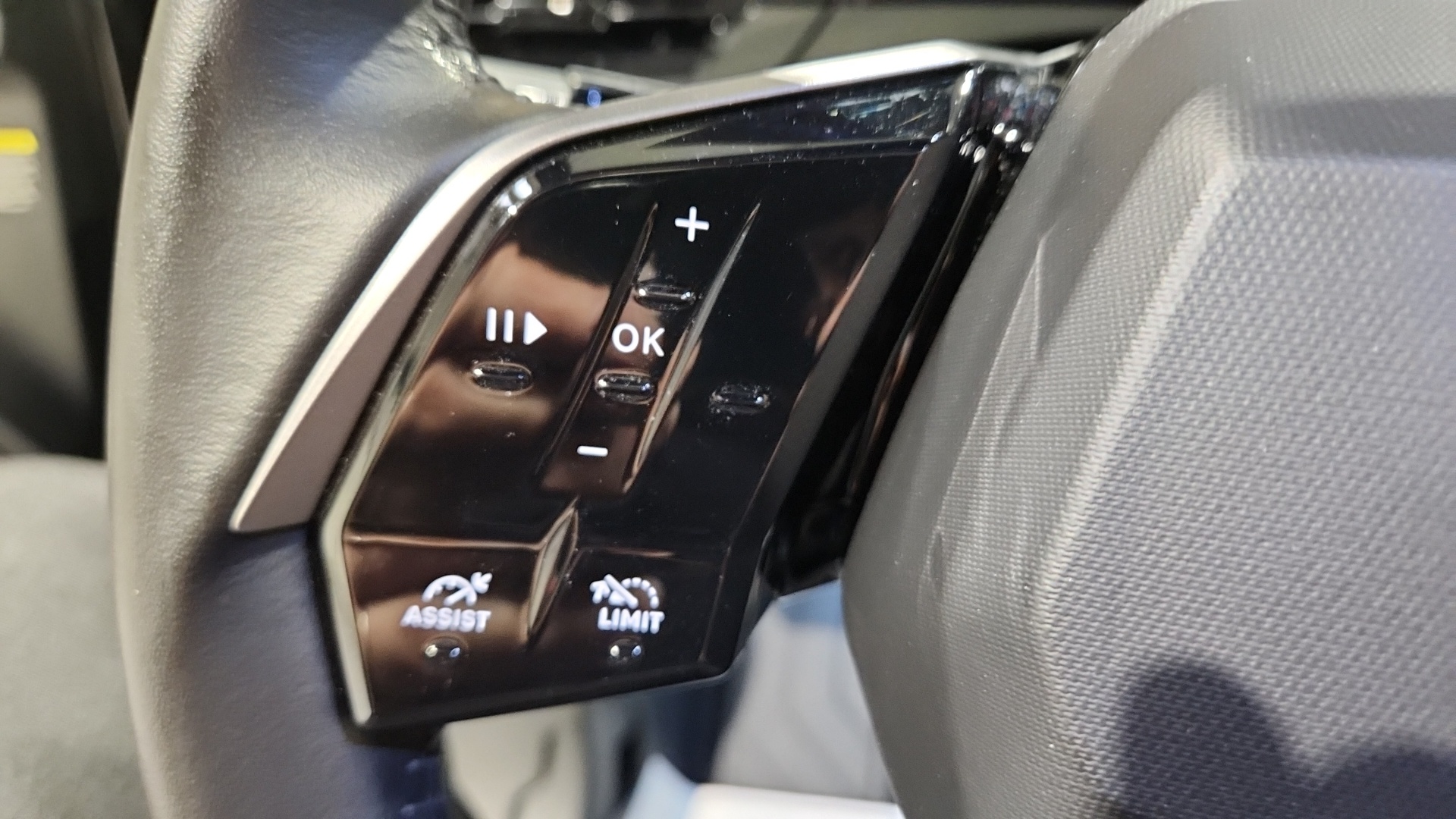 PEUGEOT 3008 Hybrid 145 e-DCS6 Allure - 5P