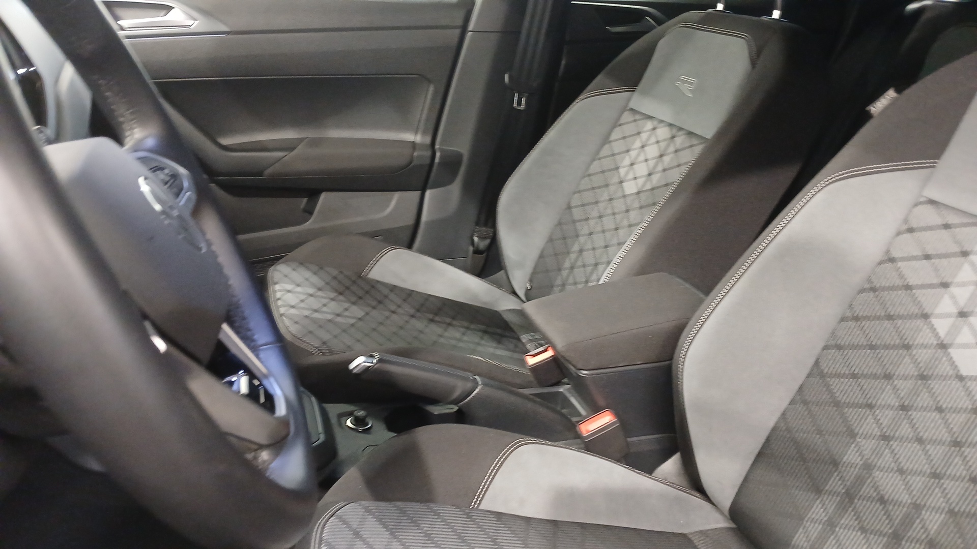 VOLKSWAGEN TAIGO R-Line Edition 1.0 TSI 116 DSG
